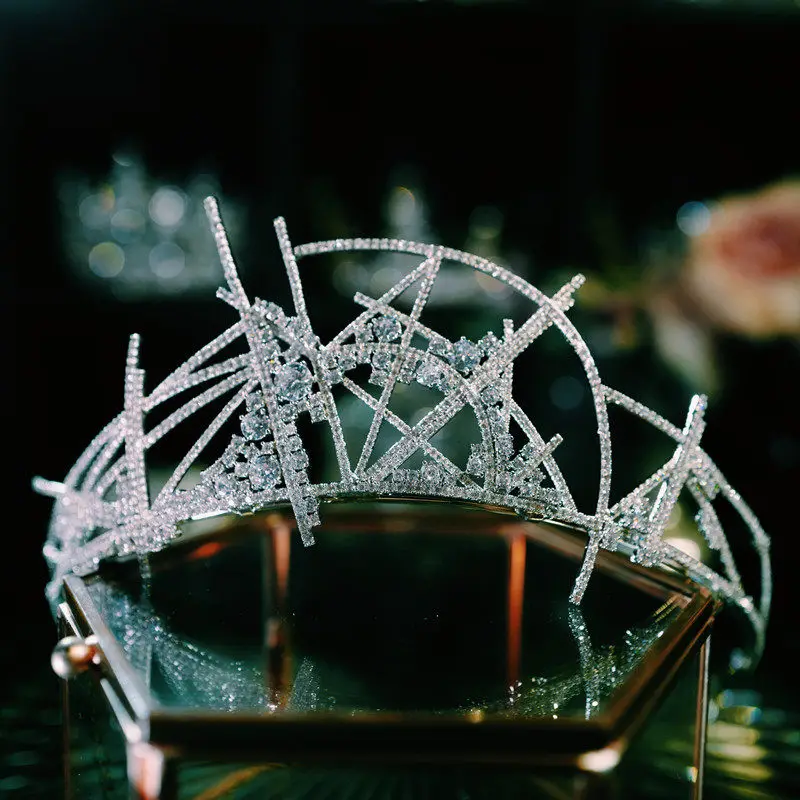 Роскошный головной убор невесты, высококачественная корона для волос с кубическим цирконием, нишевый дизайн для свадебного платья, вечерний головной убор на день рождения, аксессуары
Роскошный головной убор невесты, высококачественная корона для волос с кубическим цирконием, нишевый дизайн для свадебного платья, вечерний головной убор на день рождения, аксессуары