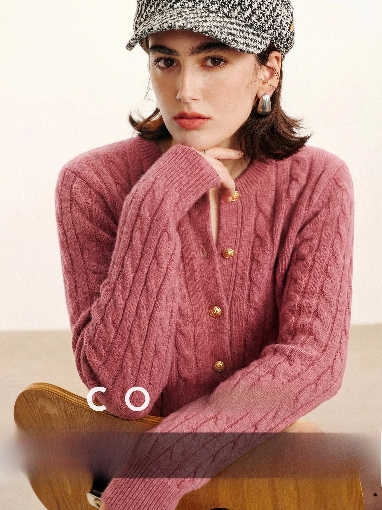 Зимняя распродажа: Винтажный женский длинный вязаный кардиган из шелковой пряжи с эффектом каскадного плетения, на раннюю весну
Зимняя распродажа: Винтажный женский длинный вязаный кардиган из шелковой пряжи с эффектом каскадного плетения, на раннюю весну