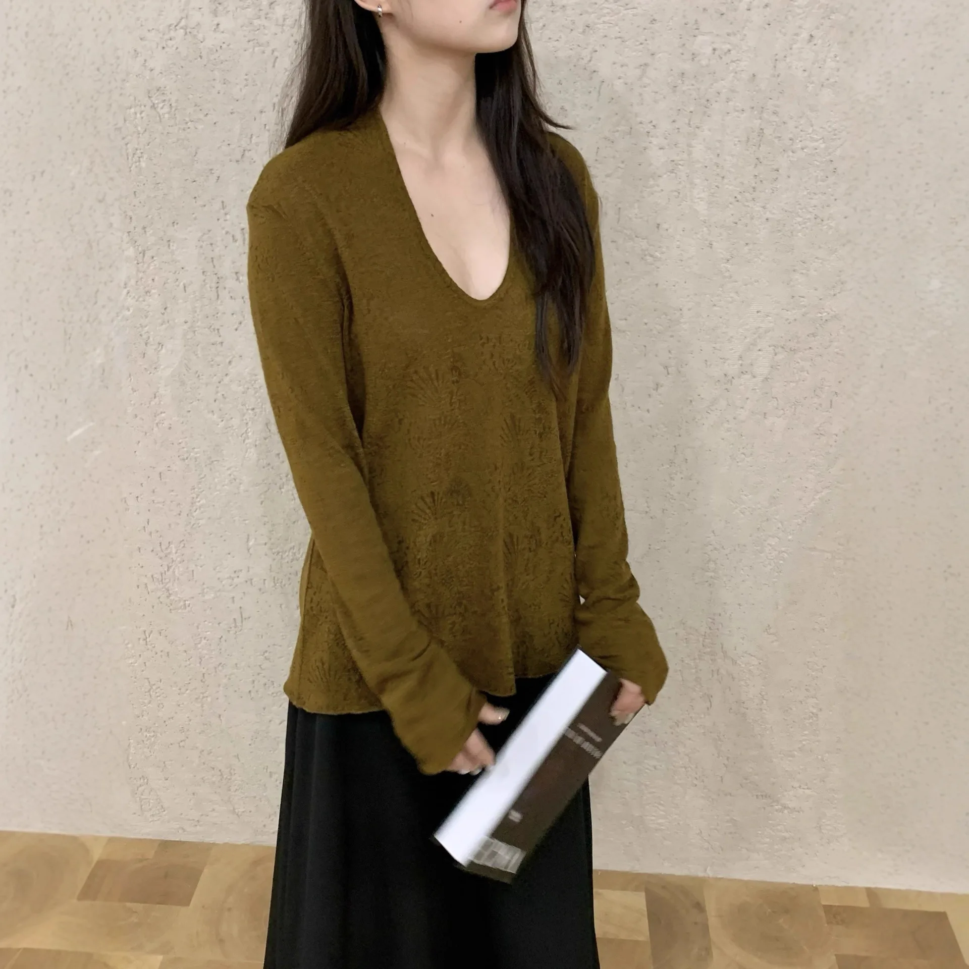 2026 Spring Vintage Jacquard Top Women Deep U-Neck Slim Fit Long Sleeve Blouse Elegant Basic Bottoming Shirt Tops
2026 Spring Vintage Jacquard Top Women Deep U-Neck Slim Fit Long Sleeve Blouse Elegant Basic Bottoming Shirt Tops