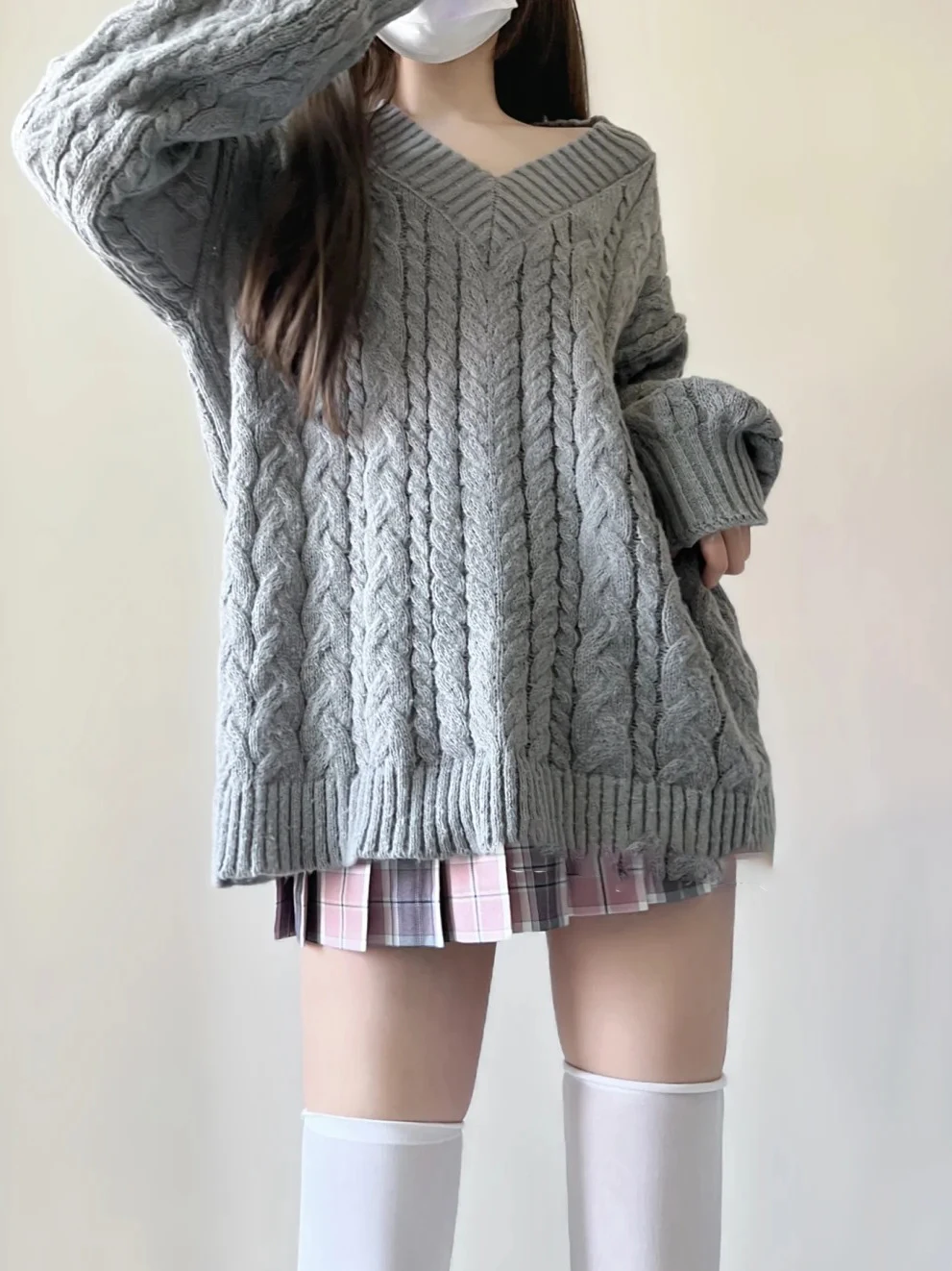 Gray Knitted Sweater Women Loose Thickened Lantern Sleeve V-neck Casual Style Autumn Winter New Fashion plus Size Knitted Top
Gray Knitted Sweater Women Loose Thickened Lantern Sleeve V-neck Casual Style Autumn Winter New Fashion plus Size Knitted Top