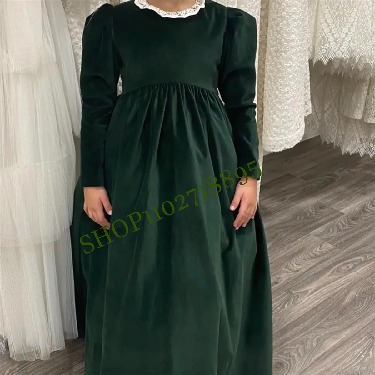 Green Velvet Girl Gowns Lace Neck Long Sleeves Girl Party Dresses Puffy Skirt Flower Girl Dresses
Green Velvet Girl Gowns Lace Neck Long Sleeves Girl Party Dresses Puffy Skirt Flower Girl Dresses