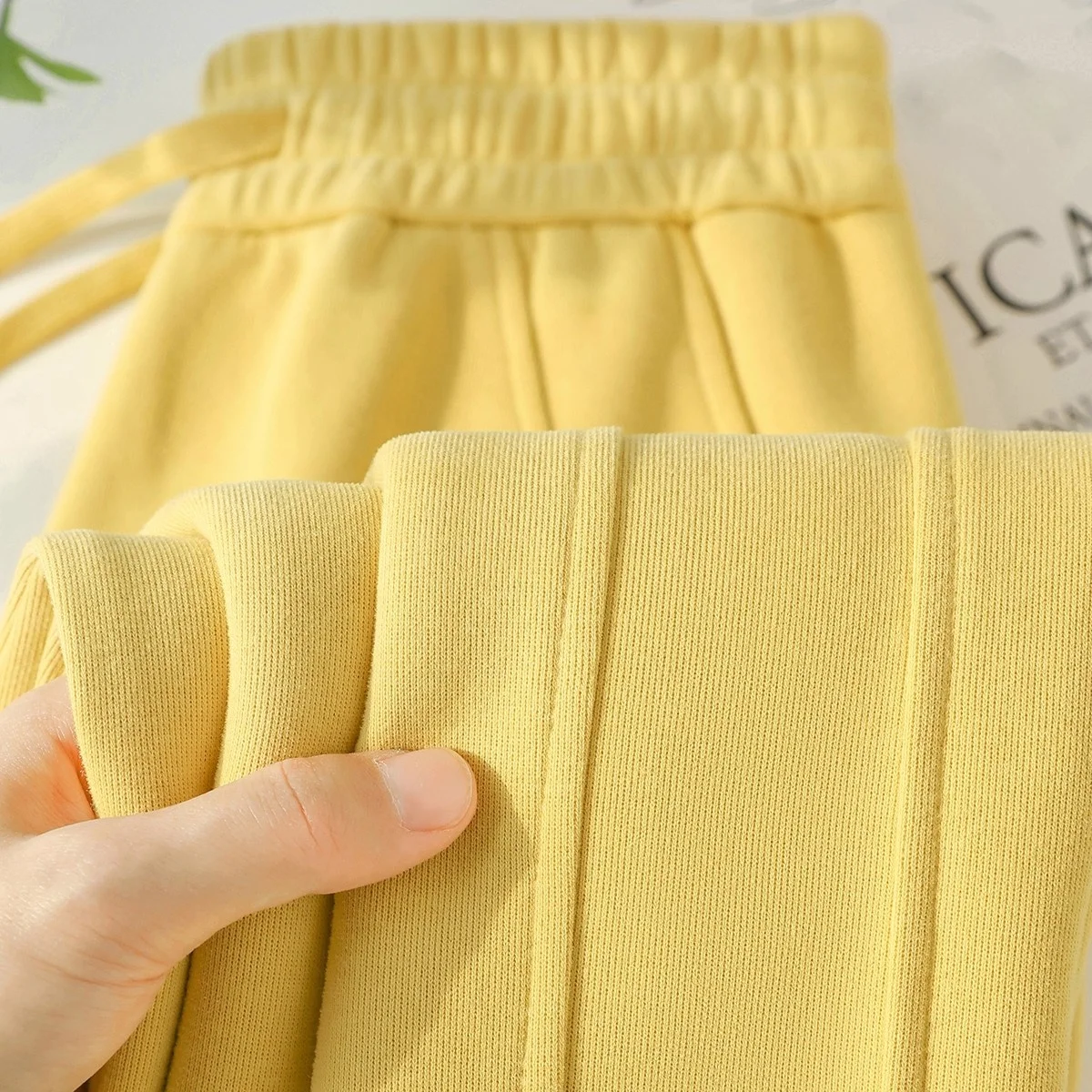 Dopne ing Banana желтые свободные широкие спортивные штаны женские новые весенние повседневные брюки прямого кроя с высокой талией
Dopne ing Banana желтые свободные широкие спортивные штаны женские новые весенние повседневные брюки прямого кроя с высокой талией