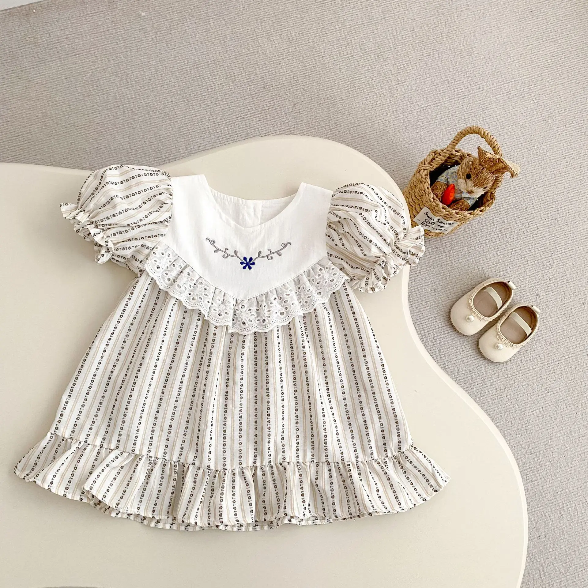 Summer new baby clothes for 2-4 years old, fashionable baby girl dress, princess style, bubble sleeves, striped skirt
Summer new baby clothes for 2-4 years old, fashionable baby girl dress, princess style, bubble sleeves, striped skirt