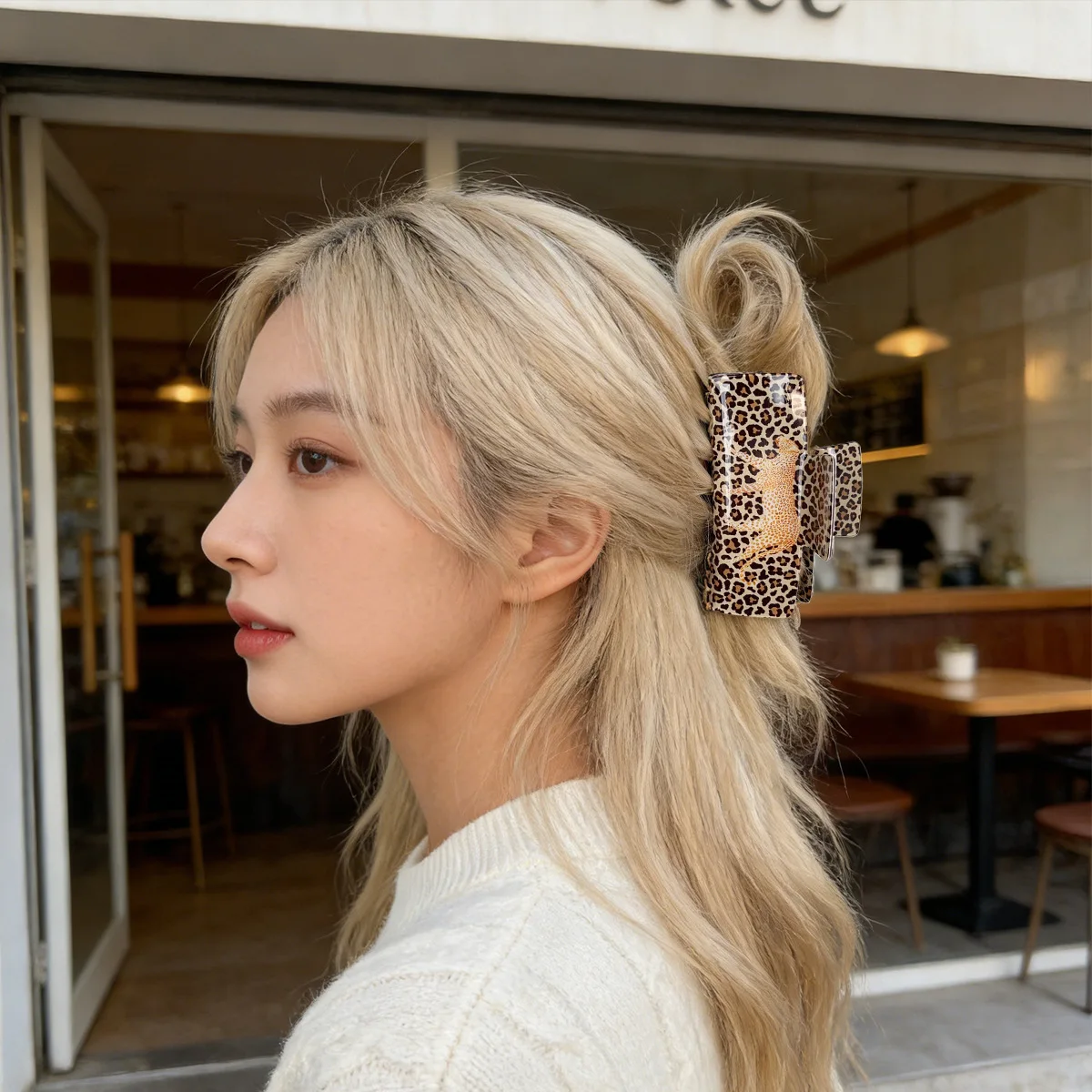 Новая элегантная заколка для волос с леопардовым принтом, изысканная заколка для прически с леопардовым принтом, легкая роскошная заколка для волос для женщин.
Новая элегантная заколка для волос с леопардовым принтом, изысканная заколка для прически с леопардовым принтом, легкая роскошная заколка для волос для женщин.