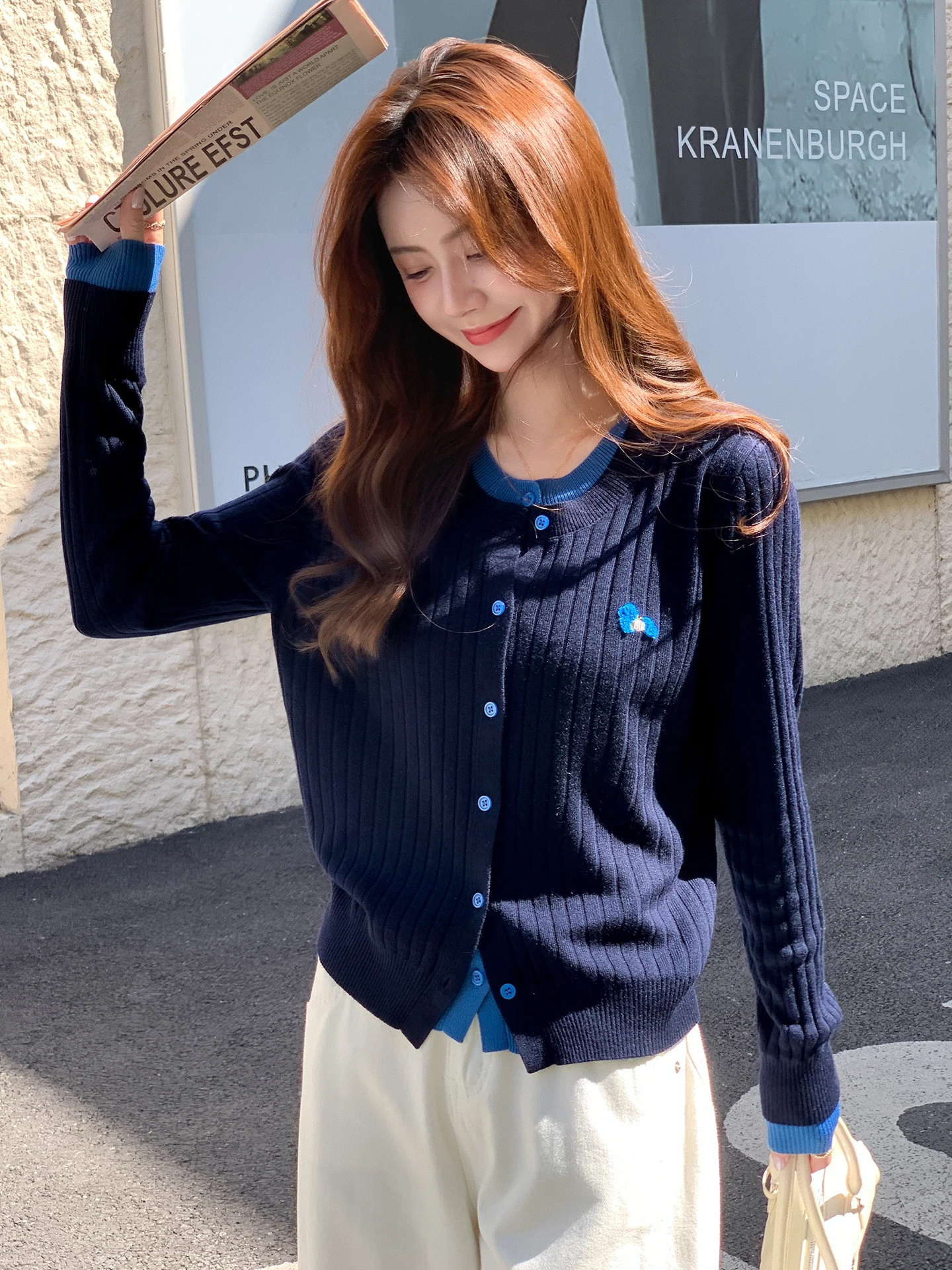 Женский длинный вязаный кардиган из мягкой шерсти и шелка, с эффектом двухслойности, с круглым вырезом, синий, весна-осень
Женский длинный вязаный кардиган из мягкой шерсти и шелка, с эффектом двухслойности, с круглым вырезом, синий, весна-осень