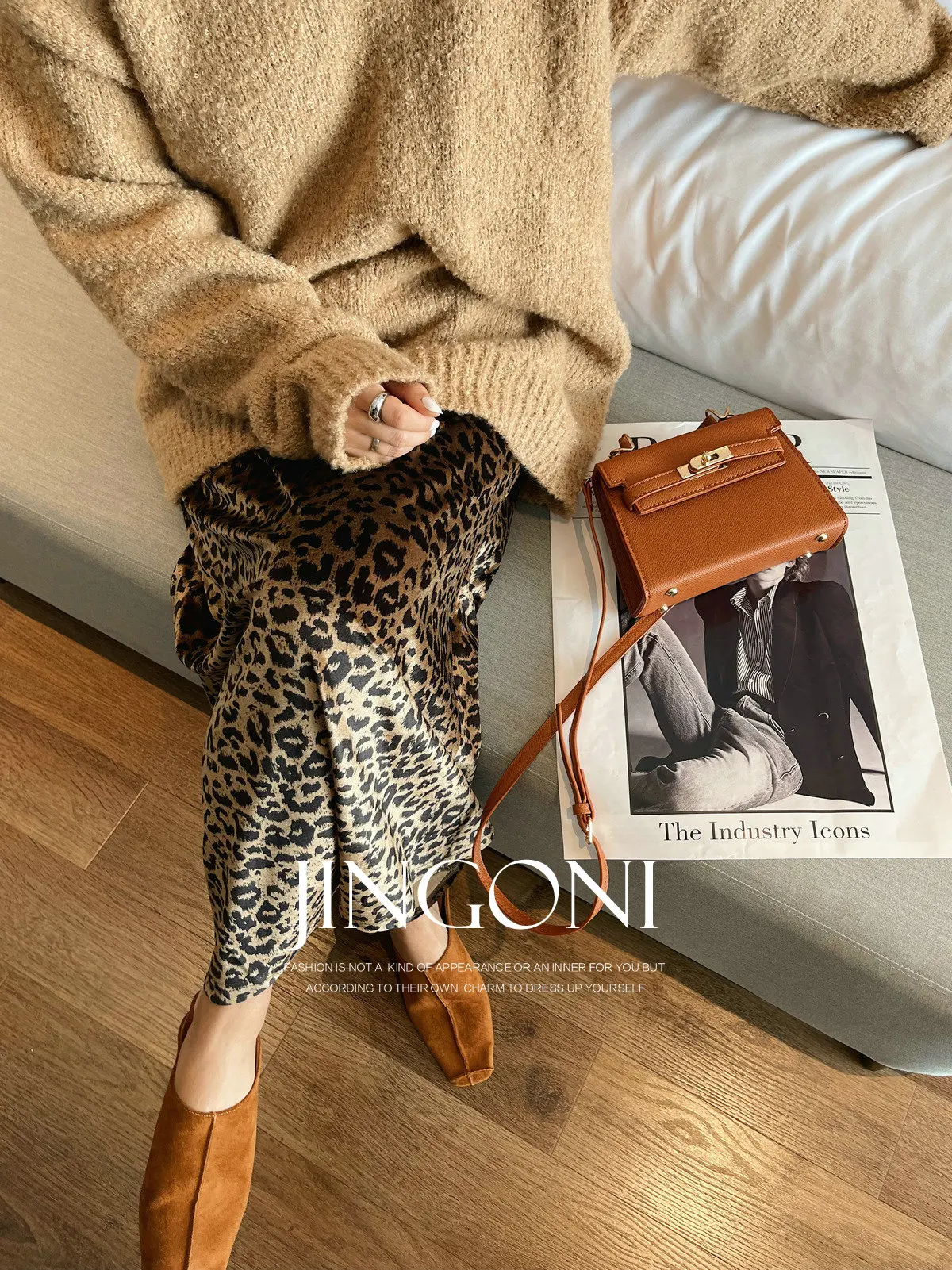 Leopard Velvet Long Skirt Woman Clothing 2024 Woman Winter Fall Korean Style Vintage Elegant Lolita New Luxury High Waist
Leopard Velvet Long Skirt Woman Clothing 2024 Woman Winter Fall Korean Style Vintage Elegant Lolita New Luxury High Waist