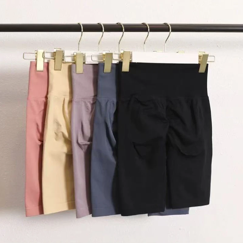 Женские эластичные узкие персиковые укороченные брюки для фитнеса и йоги, быстросохнущие верхние шорты для активного ношения
Женские эластичные узкие персиковые укороченные брюки для фитнеса и йоги, быстросохнущие верхние шорты для активного ношения