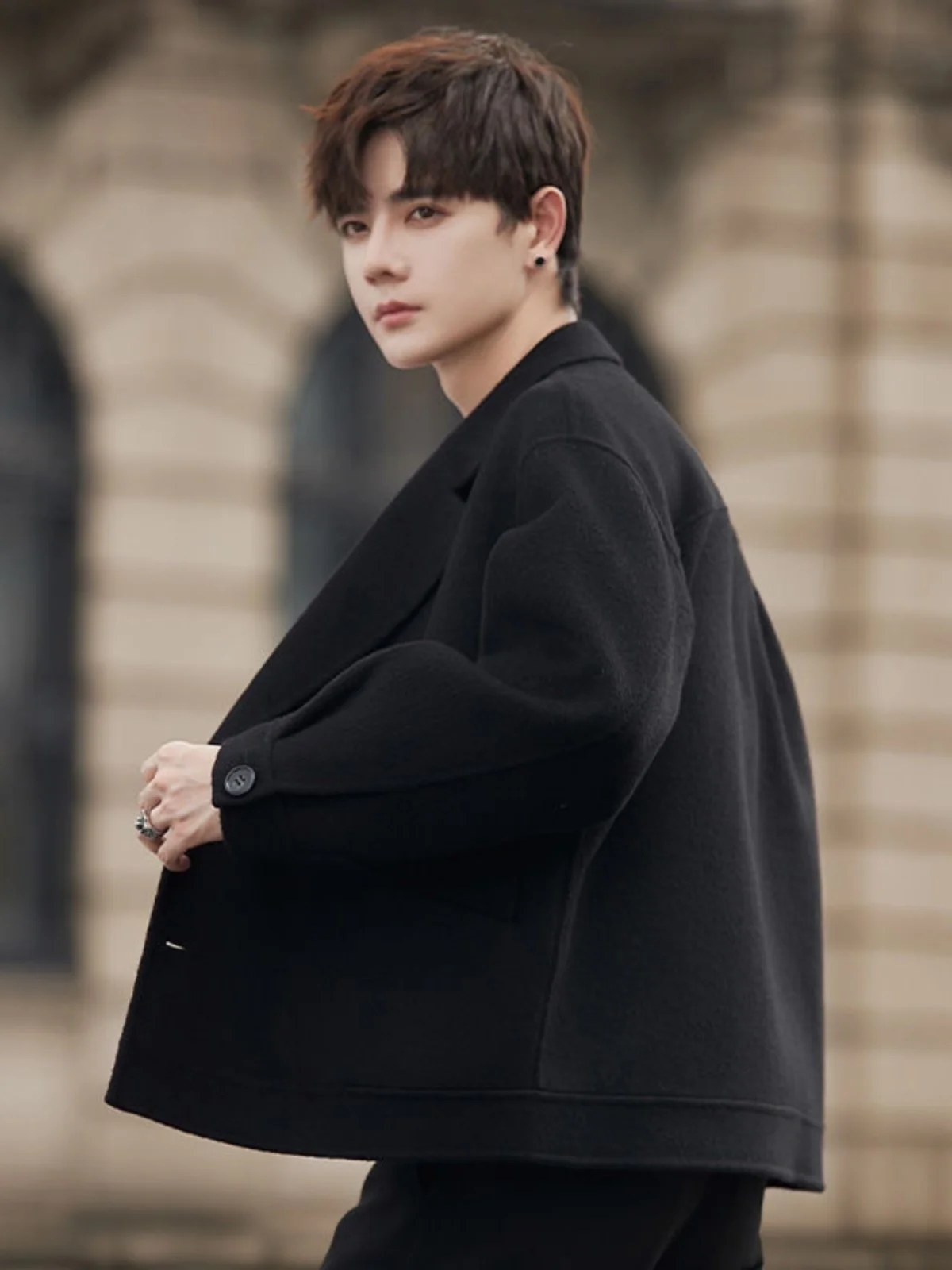 Мужское шерстяное пальто свободного кроя для осени и зимы, повседневное, деловое, с одной пуговицей, длинный рукав
Мужское шерстяное пальто свободного кроя для осени и зимы, повседневное, деловое, с одной пуговицей, длинный рукав