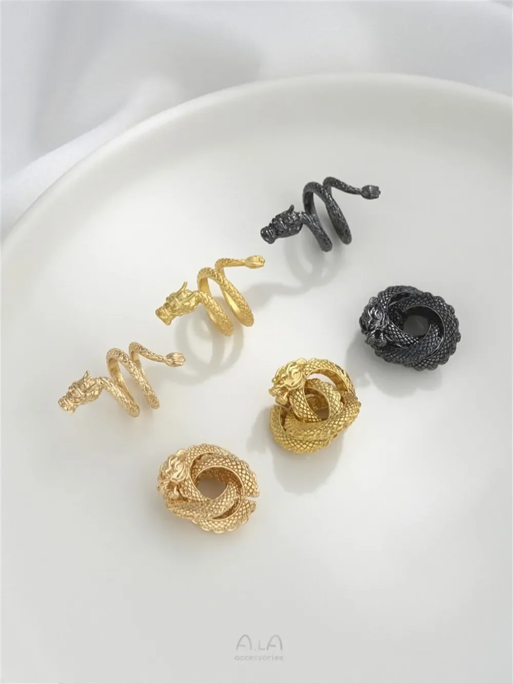 14K Gold 18K Dumb Gold Zodiac Year of The Loong Wrapped Dragon Ring Beads Running Diy Beaded Bracelet Jewelry Charm Accessories.
14K Gold 18K Dumb Gold Zodiac Year of The Loong Wrapped Dragon Ring Beads Running Diy Beaded Bracelet Jewelry Charm Accessories.