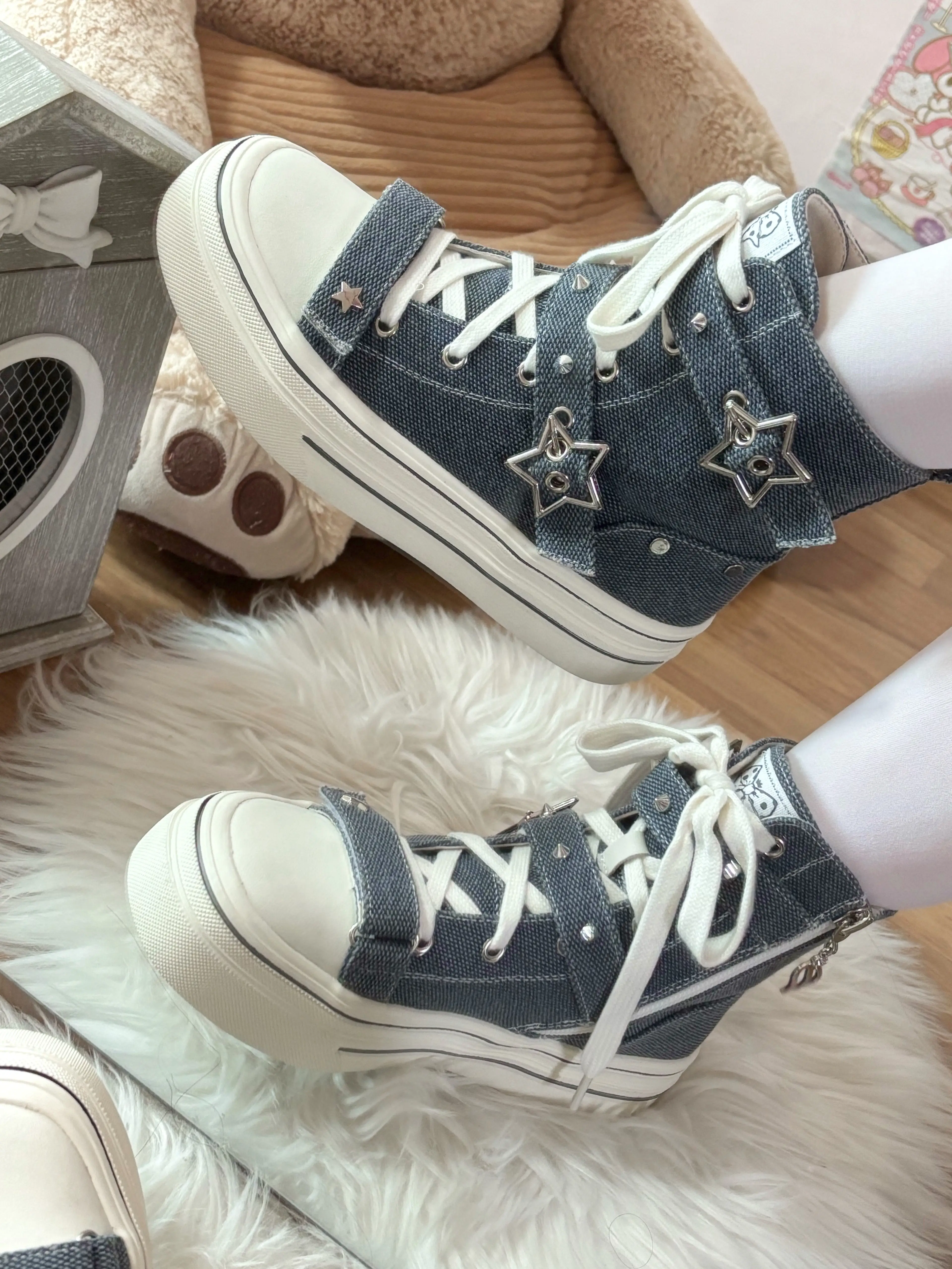 Original High-top Platform Sneakers With Star Buckle & Rivet, Y2k Aesthetic Available In Black/blue Casual Student Boots
Original High-top Platform Sneakers With Star Buckle & Rivet, Y2k Aesthetic Available In Black/blue Casual Student Boots