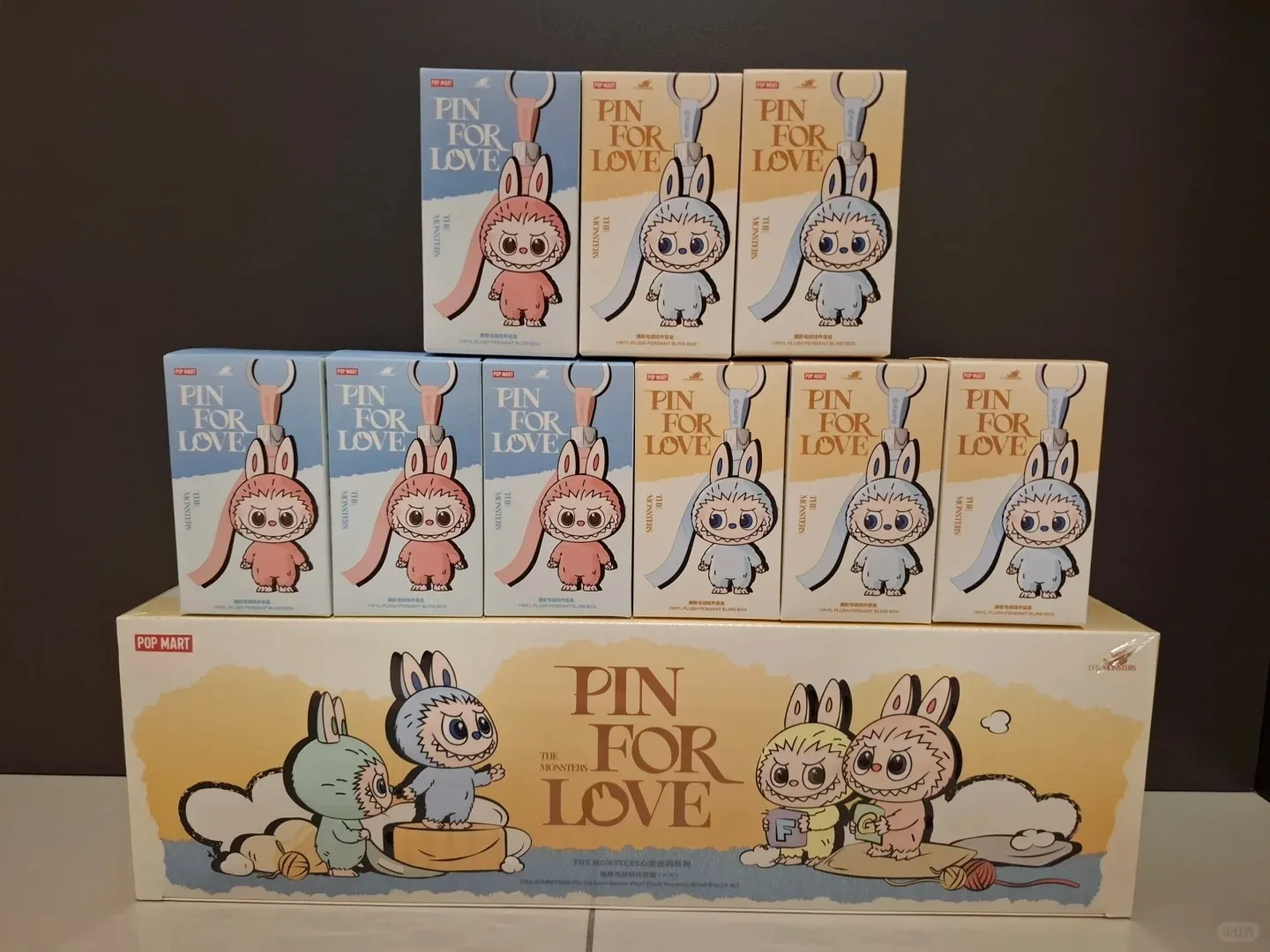 Подлинная серия POPMART LABUBU V4 A-M Heart Secret, виниловая слепая коробка для лица, серия для лица, коллекция фигурок для лица, модель, подарки
Подлинная серия POPMART LABUBU V4 A-M Heart Secret, виниловая слепая коробка для лица, серия для лица, коллекция фигурок для лица, модель, подарки