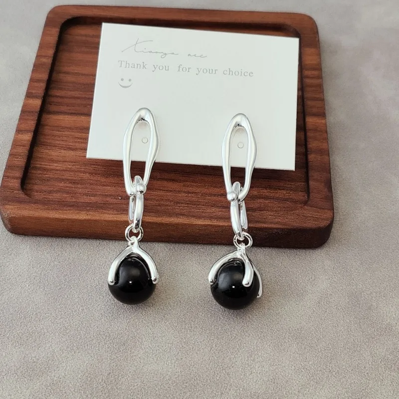 Black Agate High-end Earrings Light Luxury Niche Earrings Women's Silver Needle Water Drop Earrings Simple Style
Black Agate High-end Earrings Light Luxury Niche Earrings Women's Silver Needle Water Drop Earrings Simple Style