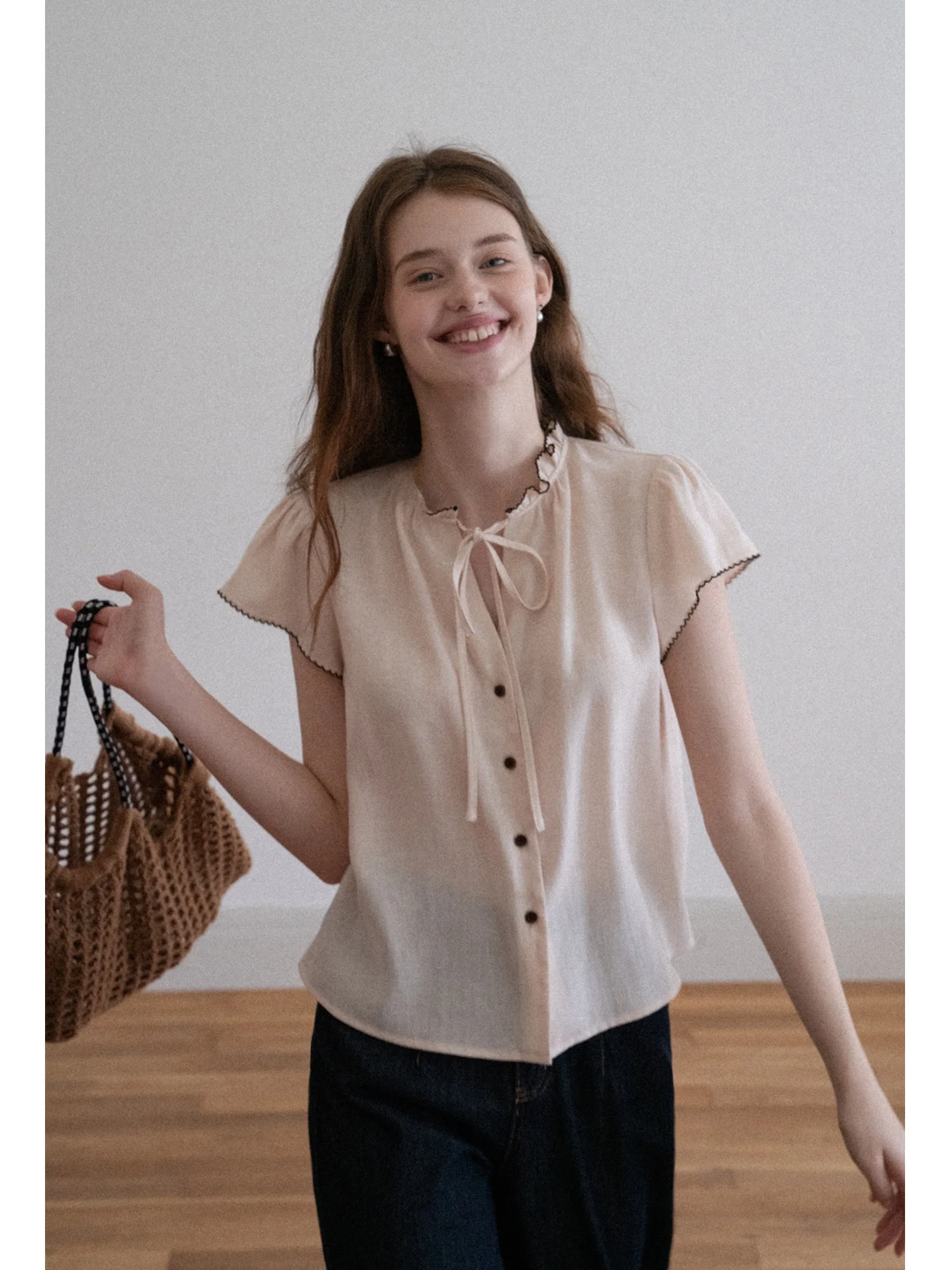 Eggka Color Block Design Gentle Loose Shirt Stand Collar Fly Sleeve French Style Women's Premium Fashion Top Polyester Fiber
Eggka Color Block Design Gentle Loose Shirt Stand Collar Fly Sleeve French Style Women's Premium Fashion Top Polyester Fiber