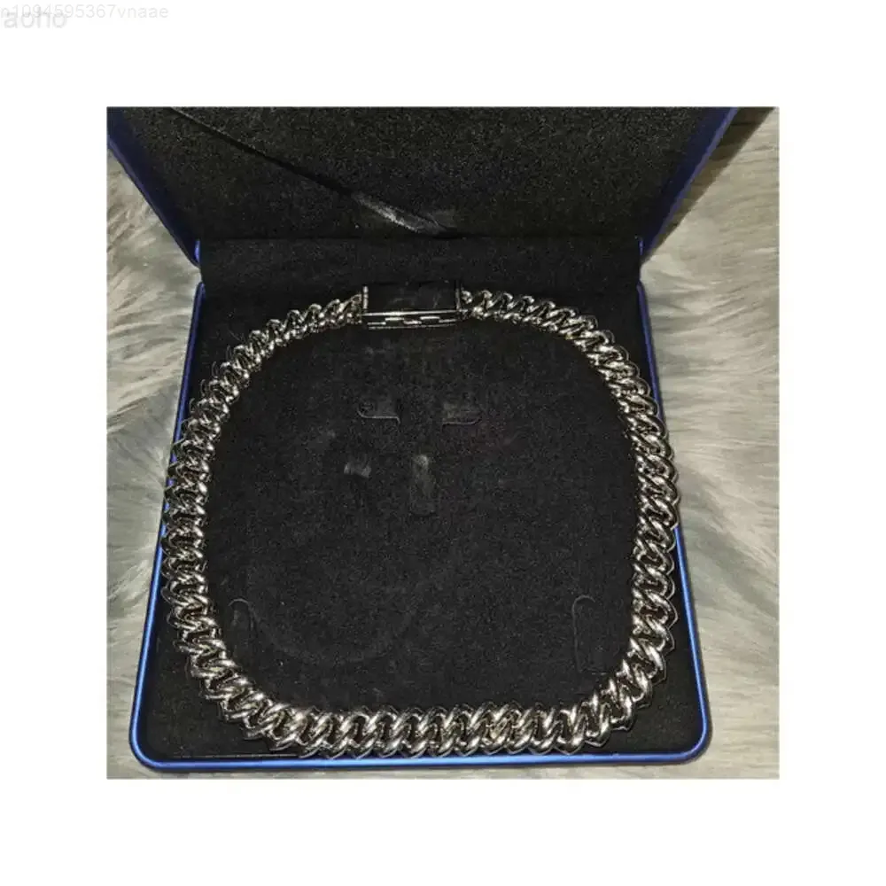 Silver Stamped 18k White Gold Plated Prong Set Miami Cuban Link Chain Complete with 3 Rows of Vvs1 D-colour Moissanite Diamonds
Silver Stamped 18k White Gold Plated Prong Set Miami Cuban Link Chain Complete with 3 Rows of Vvs1 D-colour Moissanite Diamonds