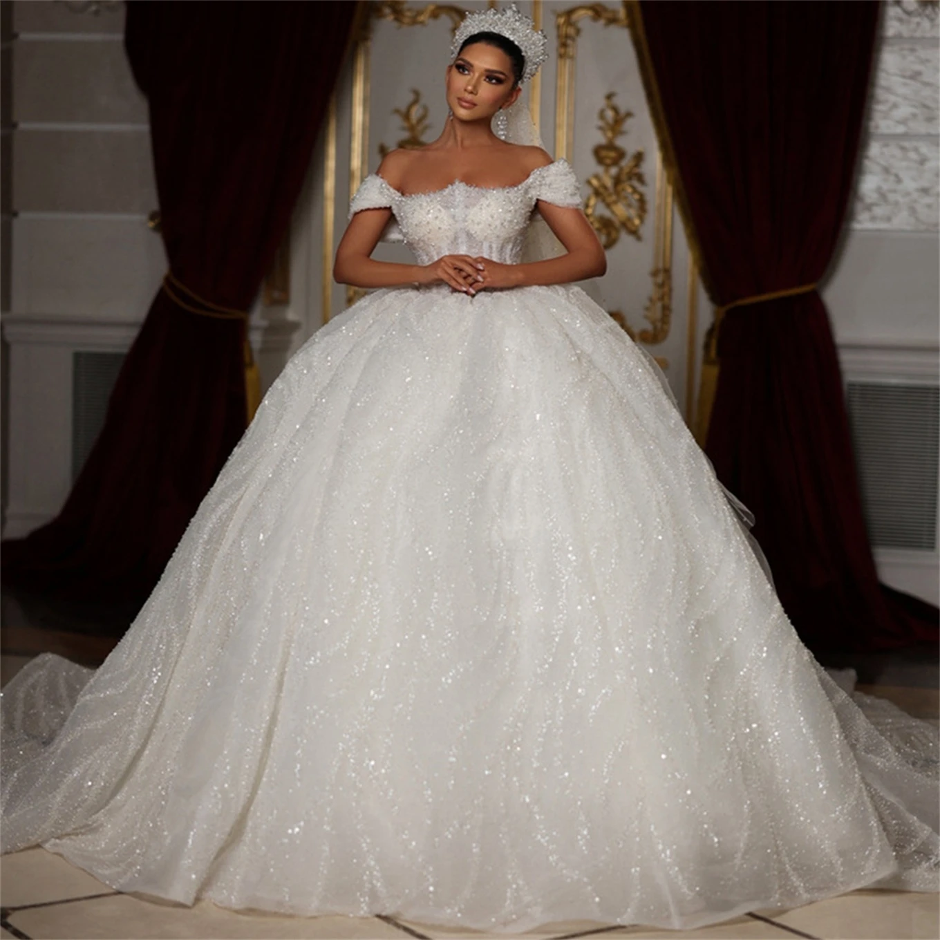 Custom Made Princess Ball Gown Wedding Dresses For Women Sparkly Sequins Off Shoulder Luxury Crystal Bridal Gowns
Custom Made Princess Ball Gown Wedding Dresses For Women Sparkly Sequins Off Shoulder Luxury Crystal Bridal Gowns