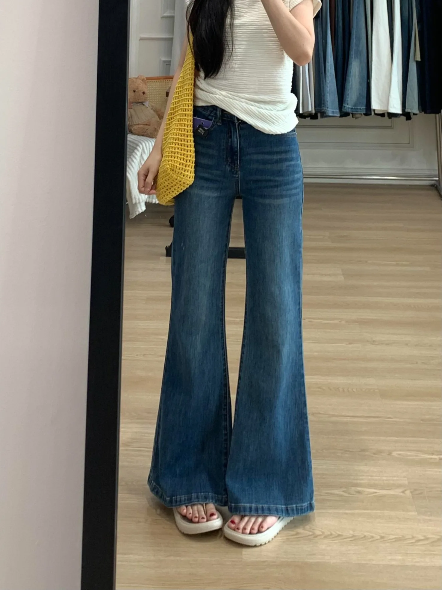 High Waist Bell Bottom Blue Jeans Women's Retro American Style Slimming Loose Fit Summer Commute Fashion Ladies Jeans
High Waist Bell Bottom Blue Jeans Women's Retro American Style Slimming Loose Fit Summer Commute Fashion Ladies Jeans
