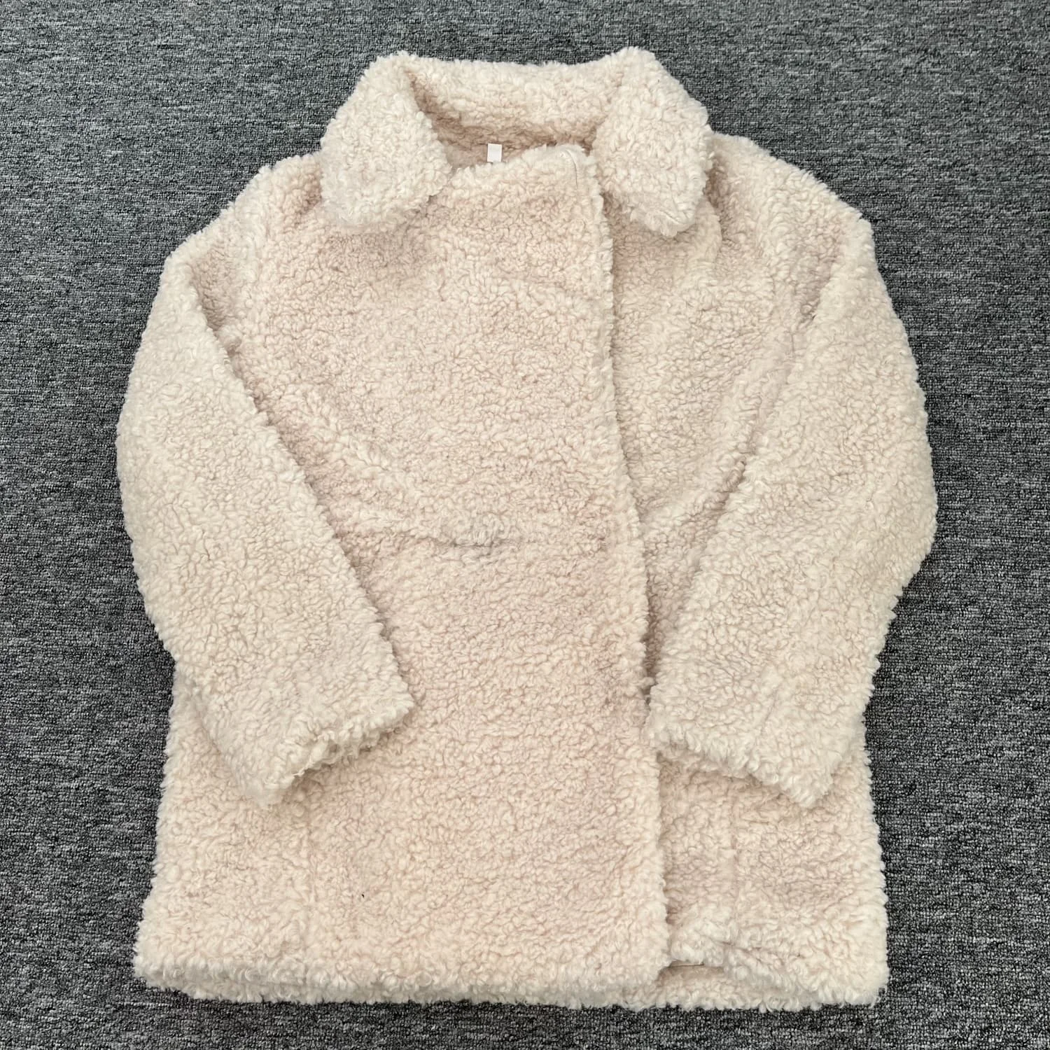 Kar&Otza Women's 2024 Autumn/Winter New Woolen Loop Jacket Flip Collar Beige Dark Button Commuting Style Short Coat
Kar&Otza Women's 2024 Autumn/Winter New Woolen Loop Jacket Flip Collar Beige Dark Button Commuting Style Short Coat