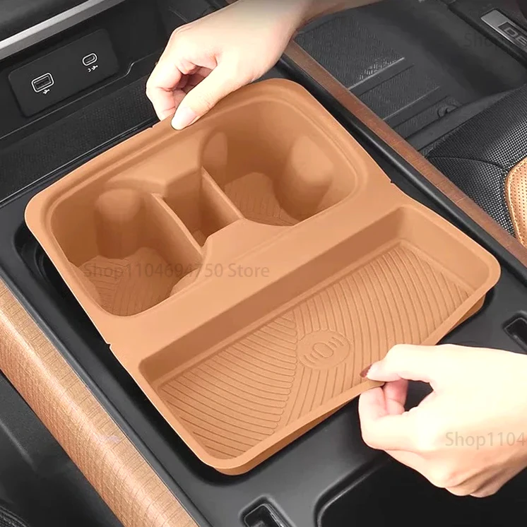 For Land Rover Defender 90/110 2022-2024 modified central control wireless water cup holder silicone non-slip storage pad
For Land Rover Defender 90/110 2022-2024 modified central control wireless water cup holder silicone non-slip storage pad