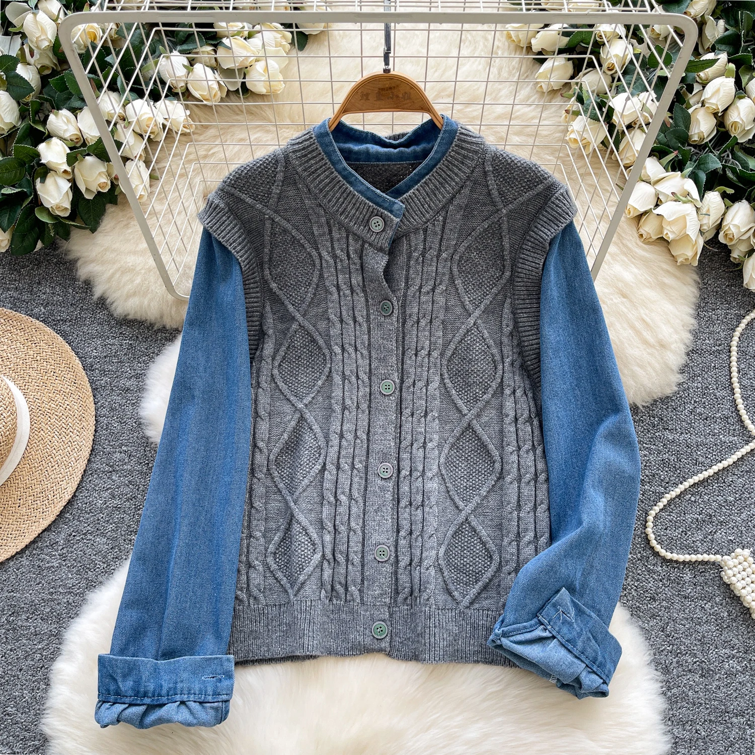 Fake Two Pieces Denim Splicing Sweater for Women Fashion Casual Long Sleeve Single Breasted Cardigan Tops Loose Retro Chic Coat
Fake Two Pieces Denim Splicing Sweater for Women Fashion Casual Long Sleeve Single Breasted Cardigan Tops Loose Retro Chic Coat