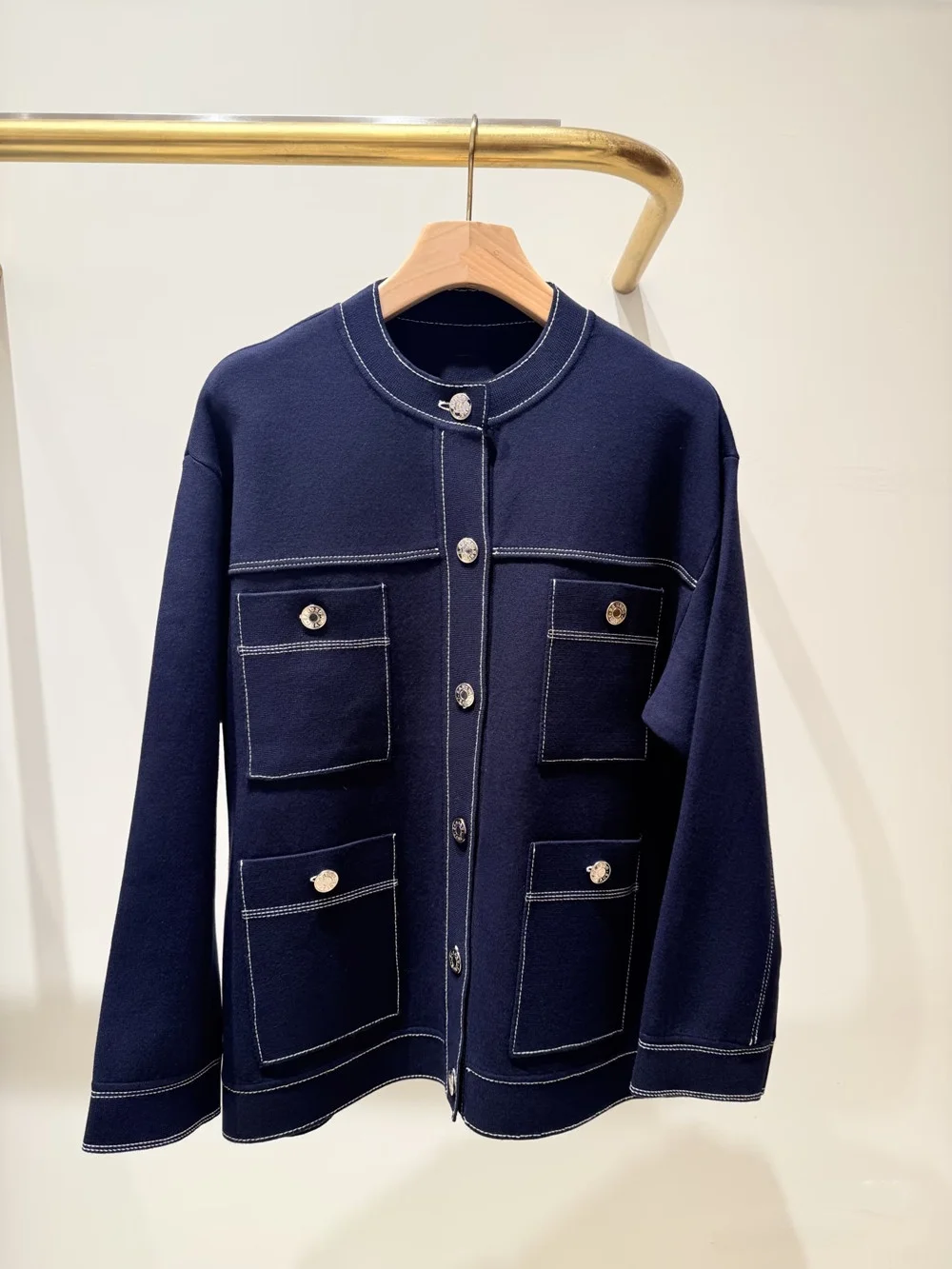 High-End French Style Loose Knitted Cardigan Women's Fashion Pocket Decorated Open-Sided Sweater European Style Outerwear
High-End French Style Loose Knitted Cardigan Women's Fashion Pocket Decorated Open-Sided Sweater European Style Outerwear