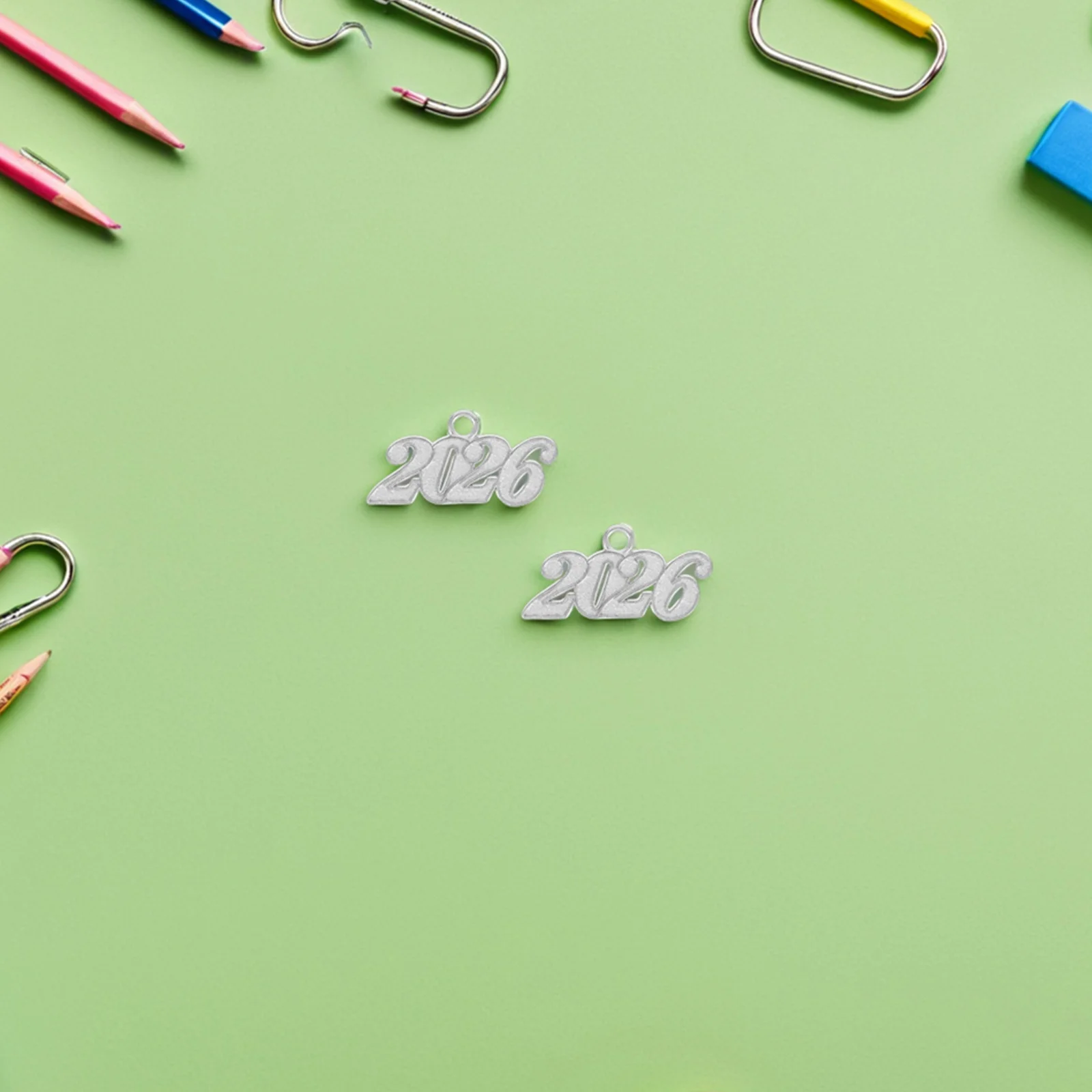 50Pcs 2026 Graduation Keepsake Charms Shiny Silver Alloy Tassel Year Pendants for Cap Hat Ornament DIY Keychain Craft Projects
50Pcs 2026 Graduation Keepsake Charms Shiny Silver Alloy Tassel Year Pendants for Cap Hat Ornament DIY Keychain Craft Projects