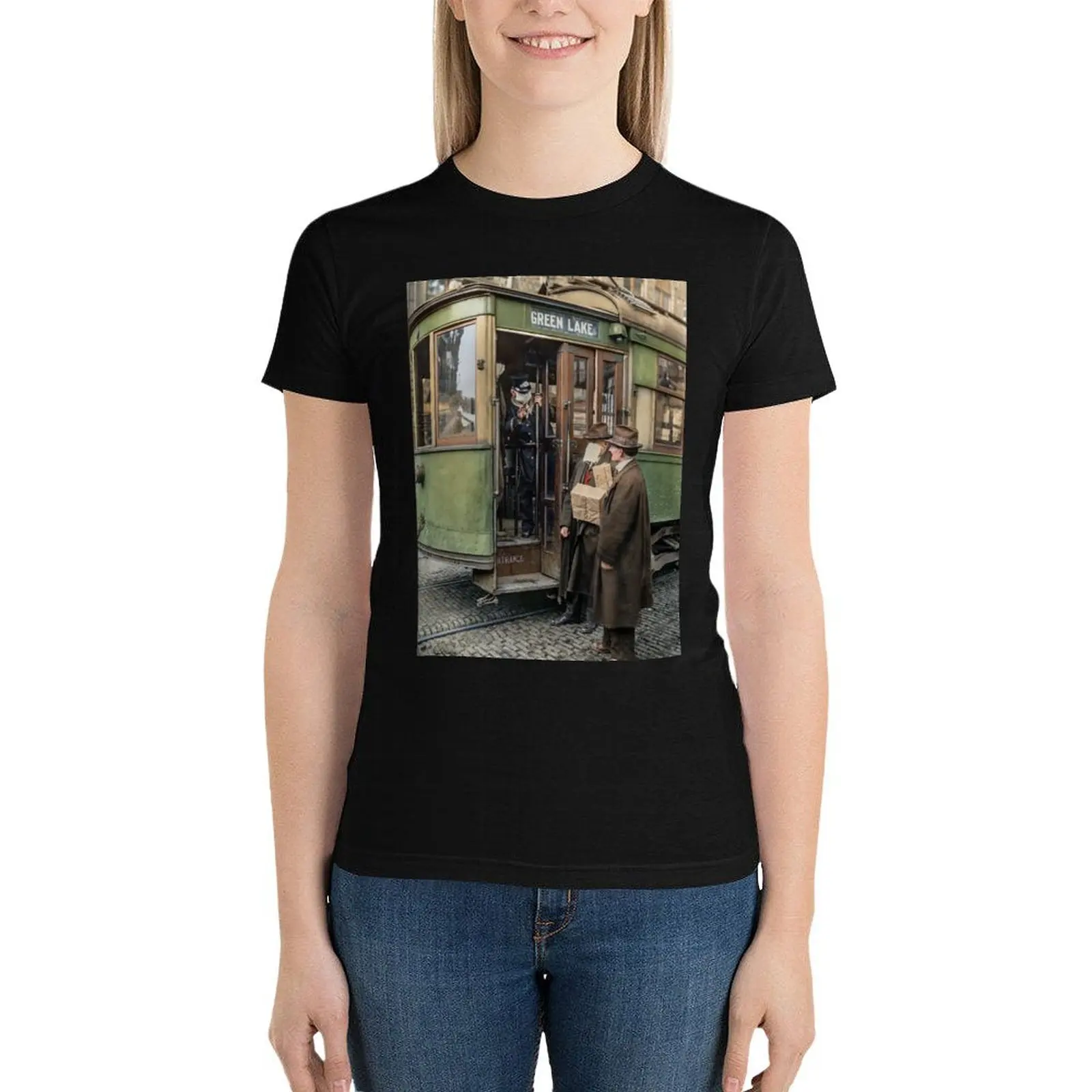 Tram conductor in Seattle not allowing passengers aboard without a mask, during the Spanish Flu in 1918 T-Shirt
Tram conductor in Seattle not allowing passengers aboard without a mask, during the Spanish Flu in 1918 T-Shirt