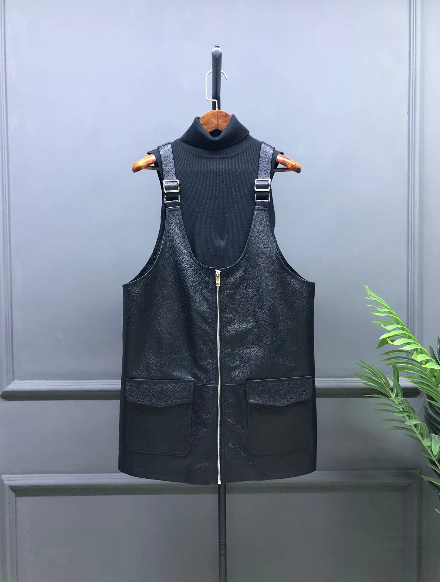 Early Spring New Sle Women's Loose Fitting Midi Length Workwear Dr Real Leather Skirt with oulder Straps V Ne Zipper...
Early Spring New Sle Women's Loose Fitting Midi Length Workwear Dr Real Leather Skirt with oulder Straps V Ne Zipper...