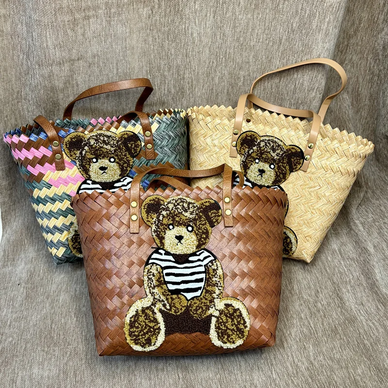 CLAREGQI Cute Teddy Bear Woven Tote Bag Women's Summer Straw Beach Handbag Casual Vacation Basket Purse 2026 New Bear Embroidery
CLAREGQI Cute Teddy Bear Woven Tote Bag Women's Summer Straw Beach Handbag Casual Vacation Basket Purse 2026 New Bear Embroidery