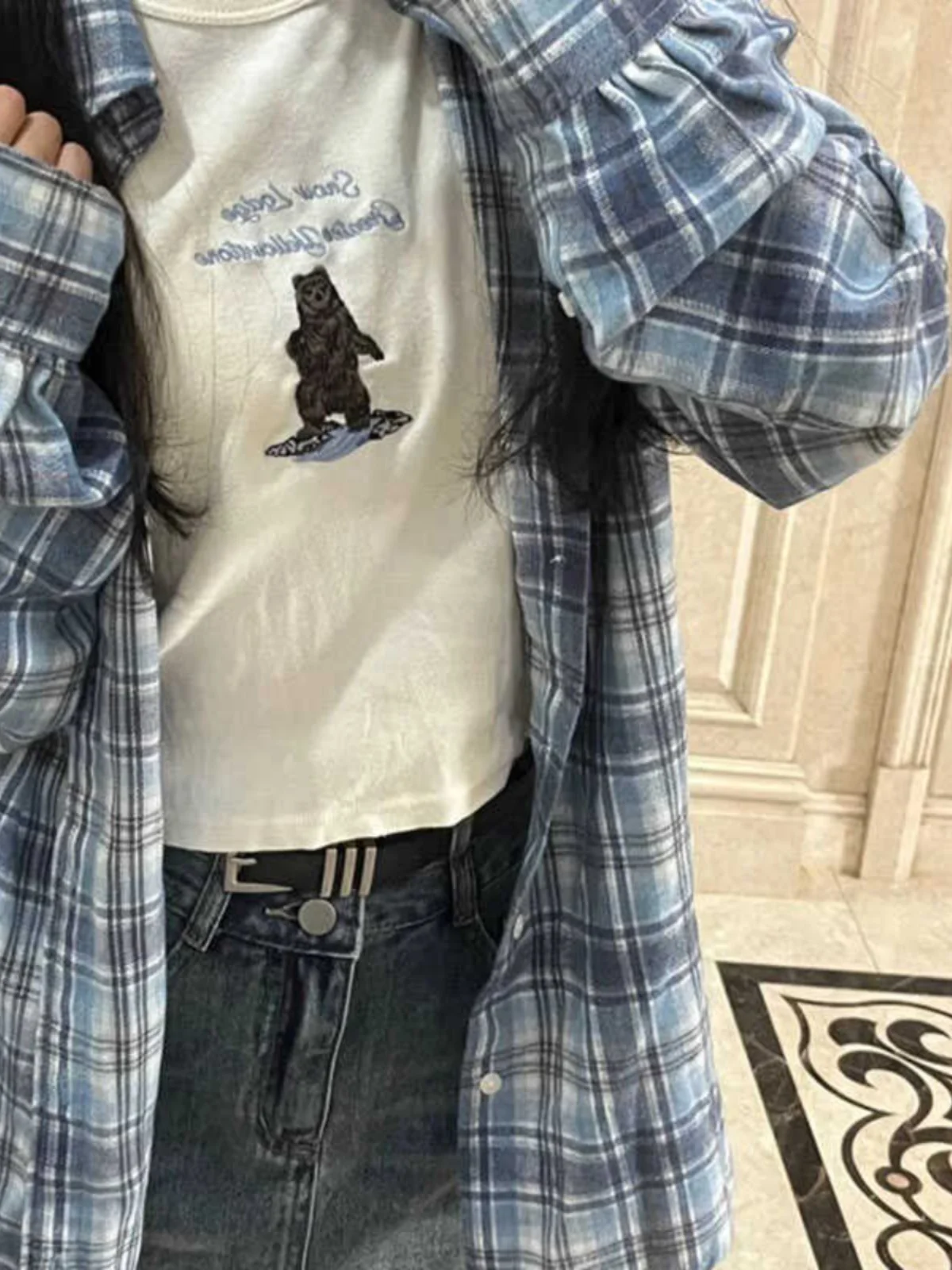 Ретро-кардиган в американском стиле, синий в клетку, свободного кроя, с отложным воротником, тонкая верхняя одежда для женщин, повседневный стиль, с длинным рукавом
Ретро-кардиган в американском стиле, синий в клетку, свободного кроя, с отложным воротником, тонкая верхняя одежда для женщин, повседневный стиль, с длинным рукавом