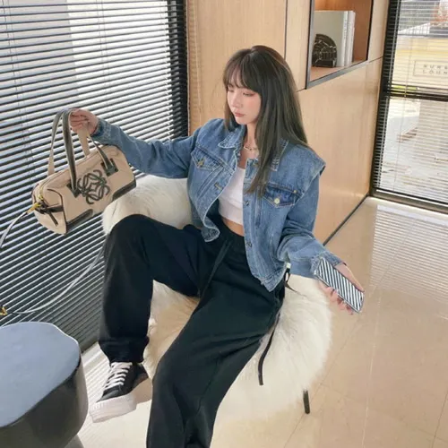 Ket Лоскутная джинсовая куртка женская винтажная с отложным воротником свободная прямая одежда для мотоциклов Jaet Top
Ket Лоскутная джинсовая куртка женская винтажная с отложным воротником свободная прямая одежда для мотоциклов Jaet Top