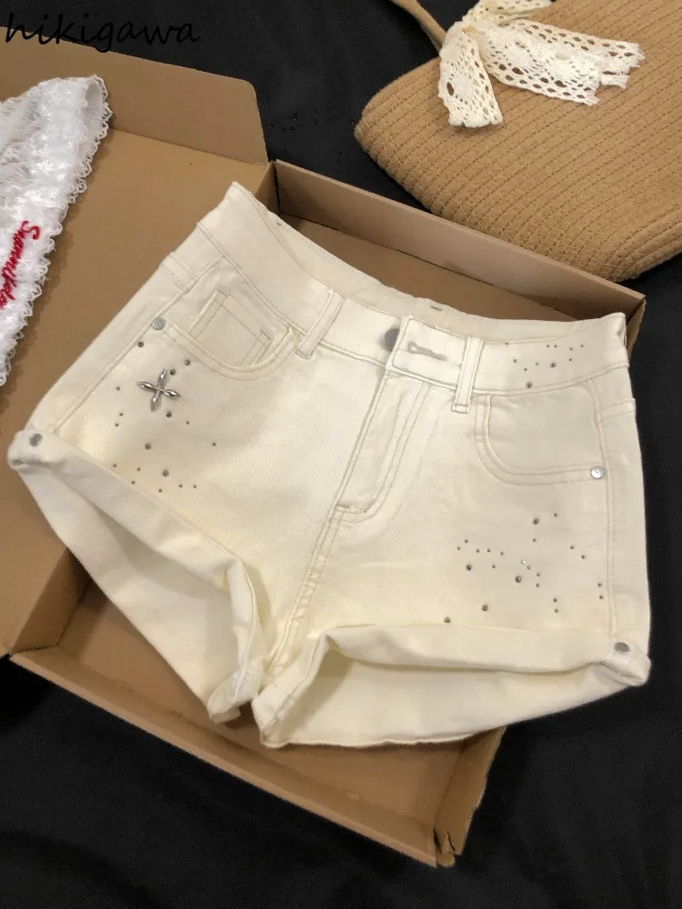 Летние шорты для женщин, новые модные джинсовые шорты в стиле Y2K с широкими штанинами, повседневные джинсовые шорты, женские короткие брюки.
Летние шорты для женщин, новые модные джинсовые шорты в стиле Y2K с широкими штанинами, повседневные джинсовые шорты, женские короткие брюки.