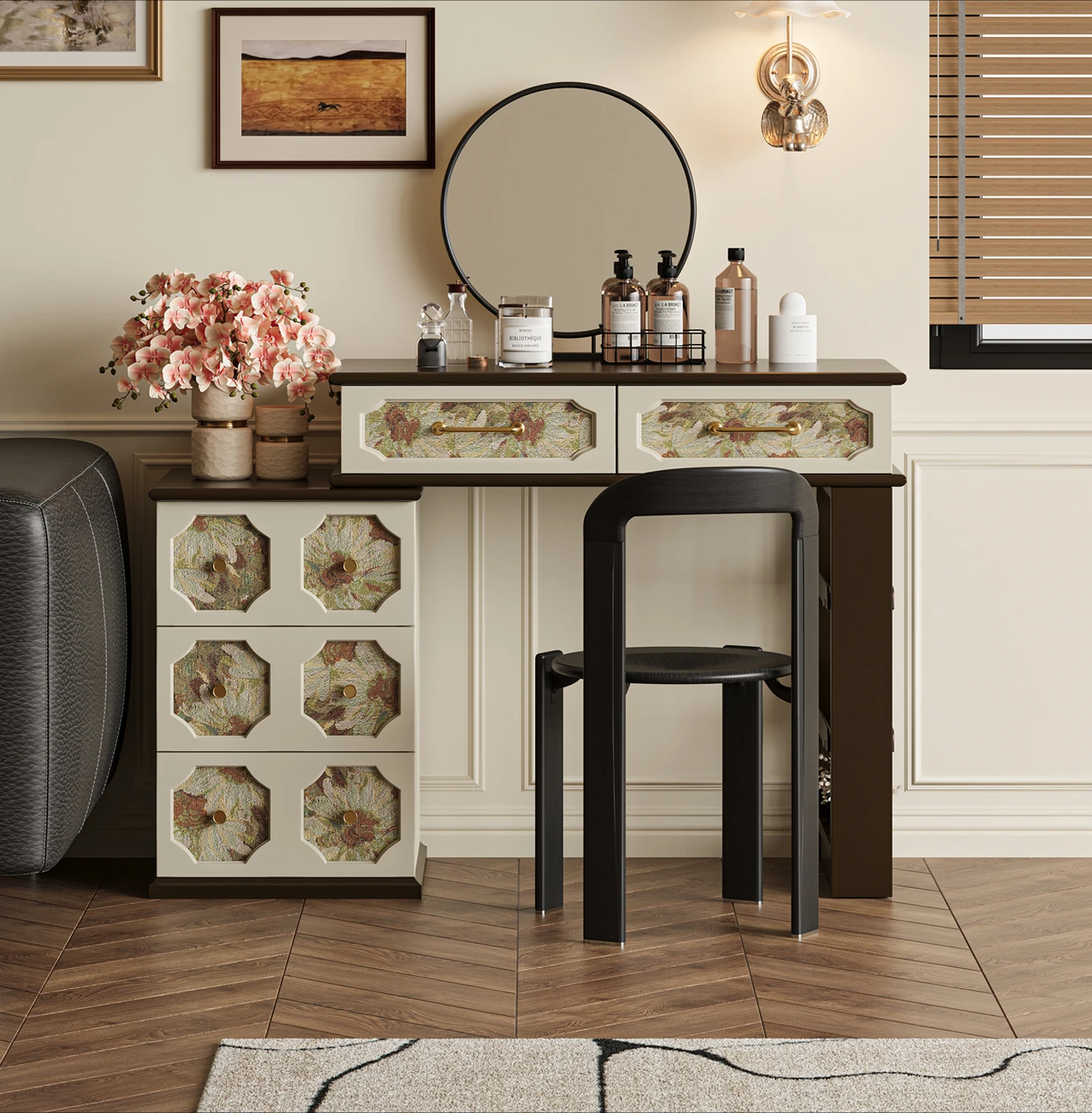 Solid wood retro pattern dresser small apartment household bedroom bedside dressing table
Solid wood retro pattern dresser small apartment household bedroom bedside dressing table