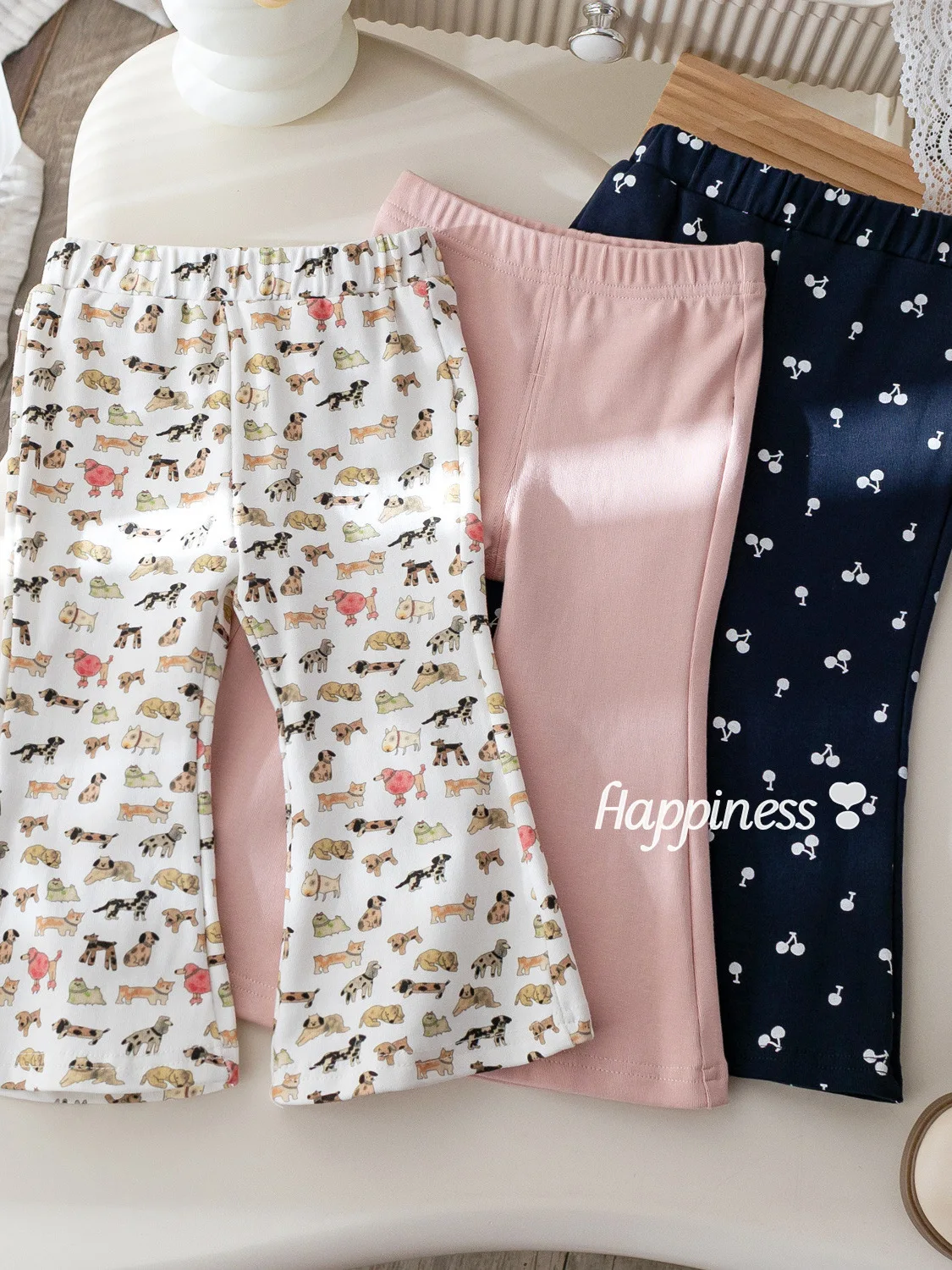 Повседневные брюки для девочек, осенние новые расклешенные брюки с мультяшным принтом, широкие брюки для маленьких девочек, всесезонные длинные брюки Sli Match
Повседневные брюки для девочек, осенние новые расклешенные брюки с мультяшным принтом, широкие брюки для маленьких девочек, всесезонные длинные брюки Sli Match