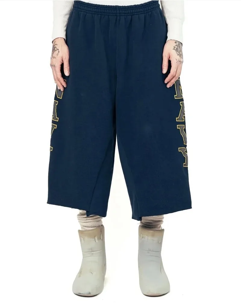 2025 буквенный логотип с принтом JoshuaJamal темно-синие шорты для мужчин и женщин лучшее качество Joshua Jamal большие шорты для бега на шнурке
2025 буквенный логотип с принтом JoshuaJamal темно-синие шорты для мужчин и женщин лучшее качество Joshua Jamal большие шорты для бега на шнурке