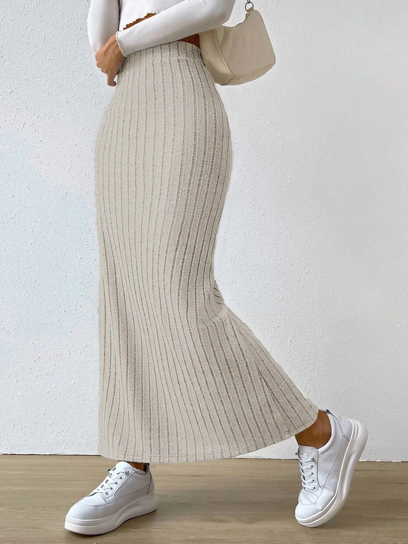 Knitted Skirt With Hip Slits For Women New Summer Style Side Slim Solid Color High Waist Long Skirt
Knitted Skirt With Hip Slits For Women New Summer Style Side Slim Solid Color High Waist Long Skirt