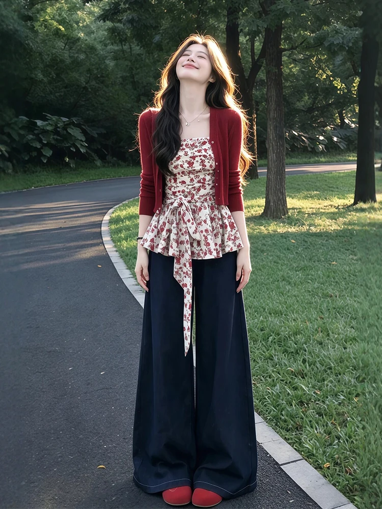 Summer New Red Floral Print Open Cardigan Soft Style Jeans Three-Piece Set Women's Fashion Comfortable Loose Fit High Waist
Summer New Red Floral Print Open Cardigan Soft Style Jeans Three-Piece Set Women's Fashion Comfortable Loose Fit High Waist