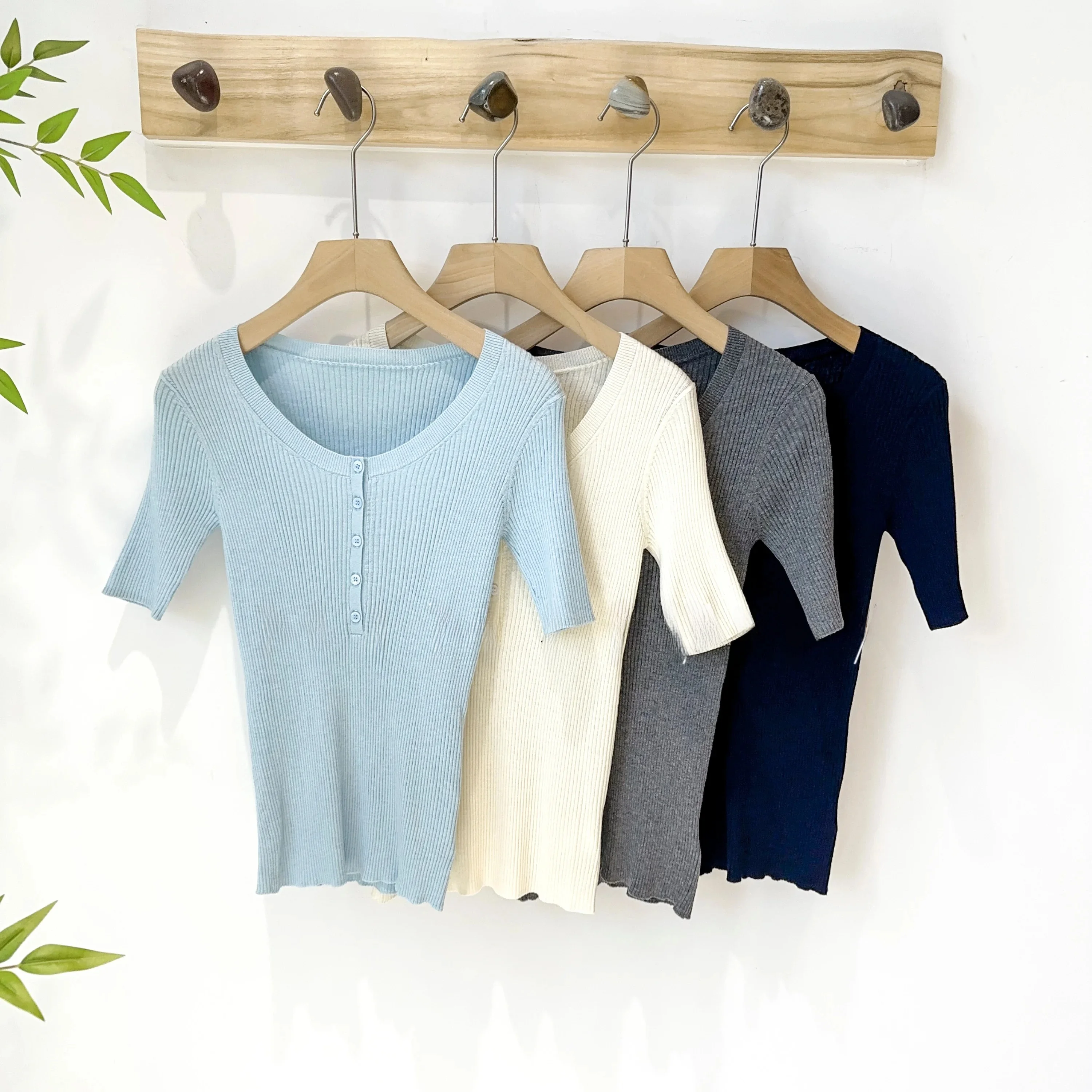Mimifafa Silk Wool Knitwear Short Sleeve V-neck Stripe Pattern Slimming Effect Henry U-neck Summer Fashion Ladies Sweater
Mimifafa Silk Wool Knitwear Short Sleeve V-neck Stripe Pattern Slimming Effect Henry U-neck Summer Fashion Ladies Sweater