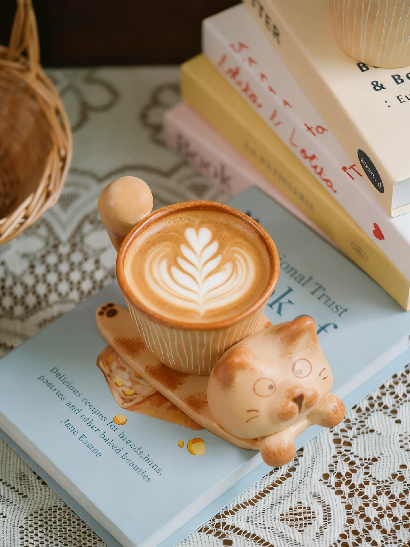 Handmade Ceramic Shaped Coffee Cup Jingdezhen Glazed Undercolor Tea Time High Temperature Resistant Single Ear Cup
Handmade Ceramic Shaped Coffee Cup Jingdezhen Glazed Undercolor Tea Time High Temperature Resistant Single Ear Cup