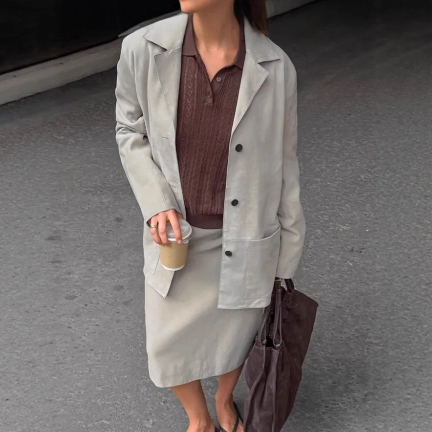 Commuter Fashion Gray Suede Suit Women's 2025 Autumn/winter Simple Loose Coat Skirt Two-piece Women's Suit
Commuter Fashion Gray Suede Suit Women's 2025 Autumn/winter Simple Loose Coat Skirt Two-piece Women's Suit