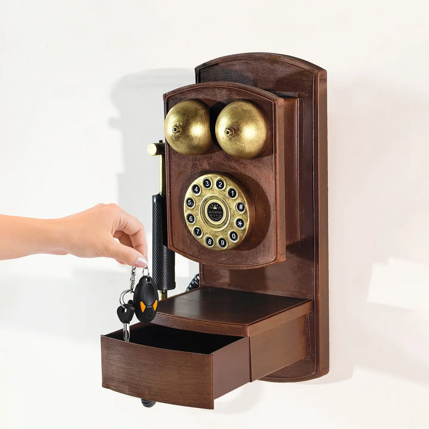 European retro wall-mounted telephone storage model props ornaments creative home industrial wind metal crafts
European retro wall-mounted telephone storage model props ornaments creative home industrial wind metal crafts