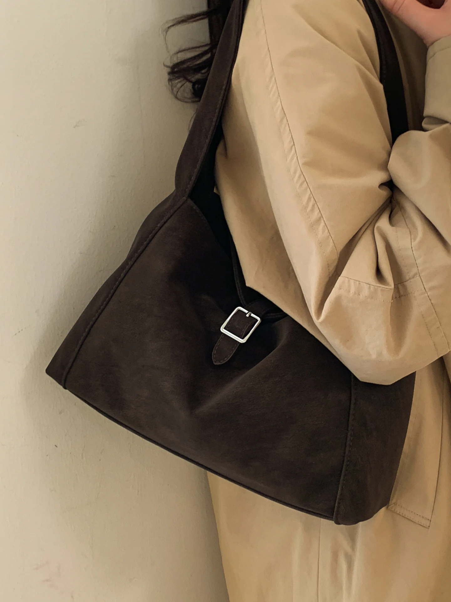 Retro Underarm Women's Bag 2026 New Winter Korean Sle Faionable Single oulder Commuter Tote Bag Versatile Daily Use
Retro Underarm Women's Bag 2026 New Winter Korean Sle Faionable Single oulder Commuter Tote Bag Versatile Daily Use