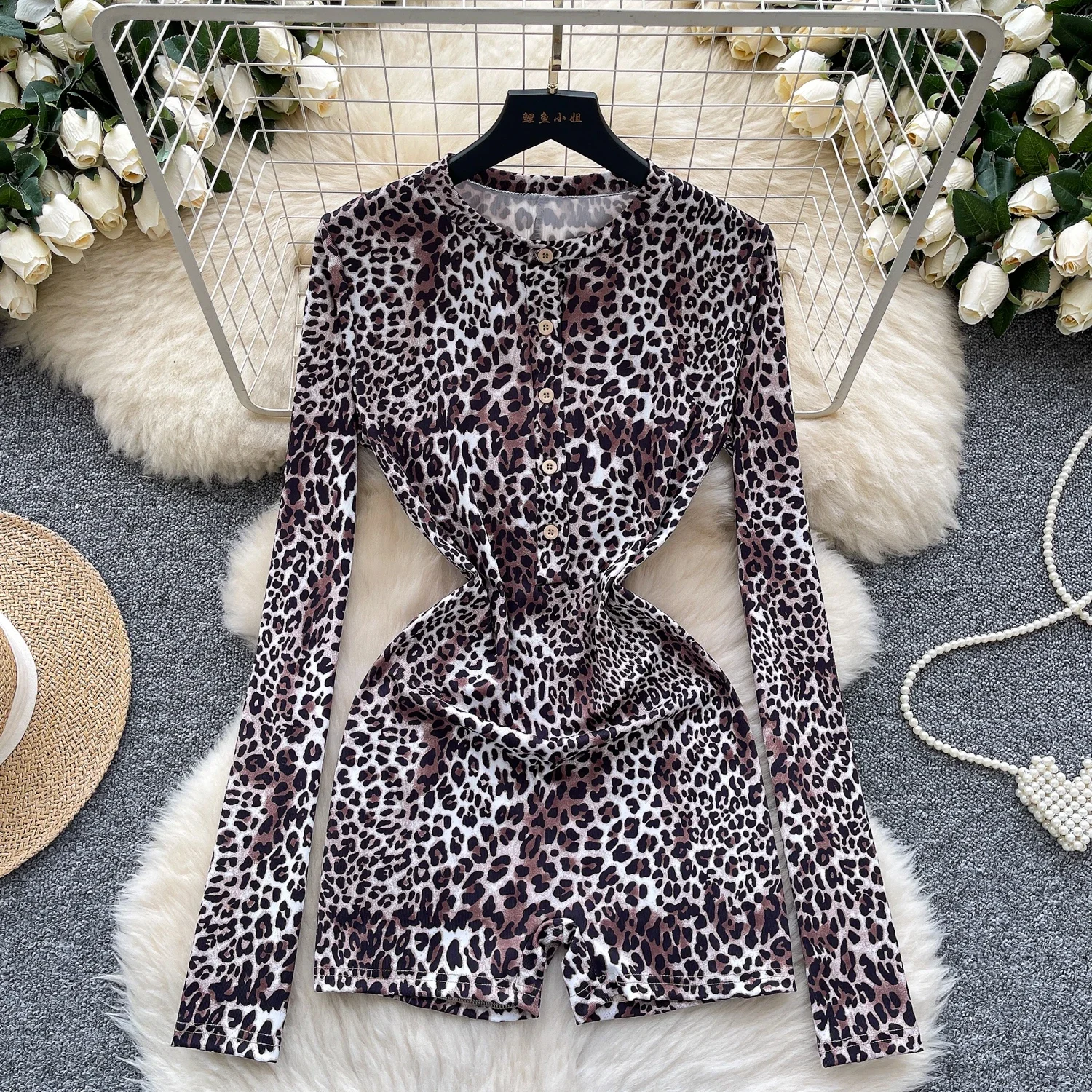 Hotsweet O-neck Long Sleeves Slim Leopard Single Breasted High Street High Waist Pencil Short Pants Playsuits Elastic Clothing
Hotsweet O-neck Long Sleeves Slim Leopard Single Breasted High Street High Waist Pencil Short Pants Playsuits Elastic Clothing