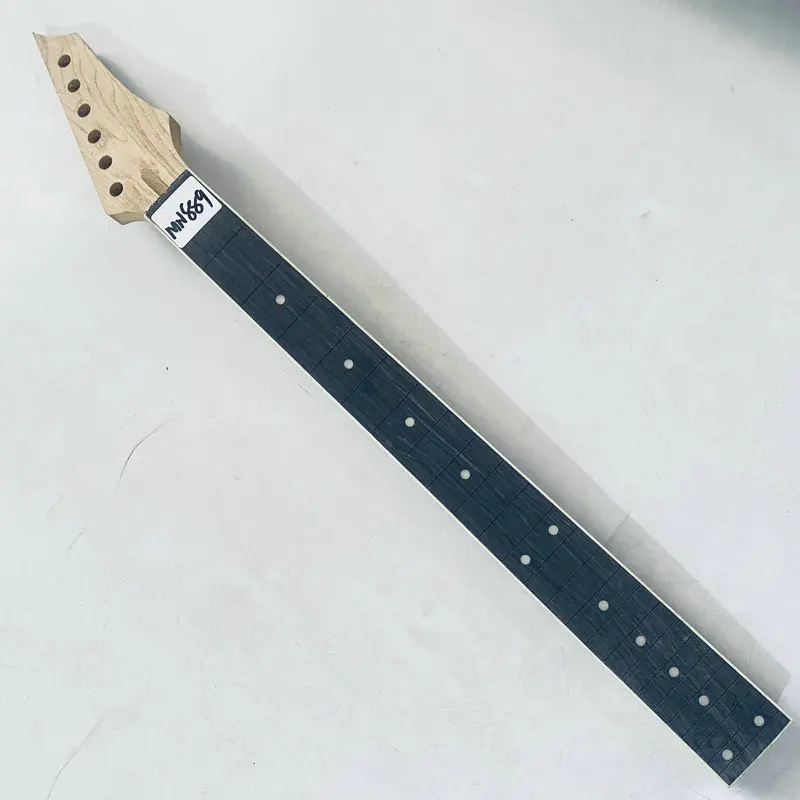 MN889Unfinished No Frets ST Guitar 24 Frets Electric Guitar Neck Maple Rosewood Replace and DIY Right Hand Surface Damages&Dirty 
MN889Unfinished No Frets ST Guitar 24 Frets Electric Guitar Neck Maple Rosewood Replace and DIY Right Hand Surface Damages&Dirty