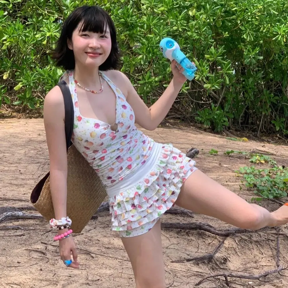 Женское мини-платье с фруктовым принтом, белое, с вырезом-лопаткой, драпированным лифом, многоярусной юбкой с оборками, в стиле кавай и кокетка, для пляжа
Женское мини-платье с фруктовым принтом, белое, с вырезом-лопаткой, драпированным лифом, многоярусной юбкой с оборками, в стиле кавай и кокетка, для пляжа