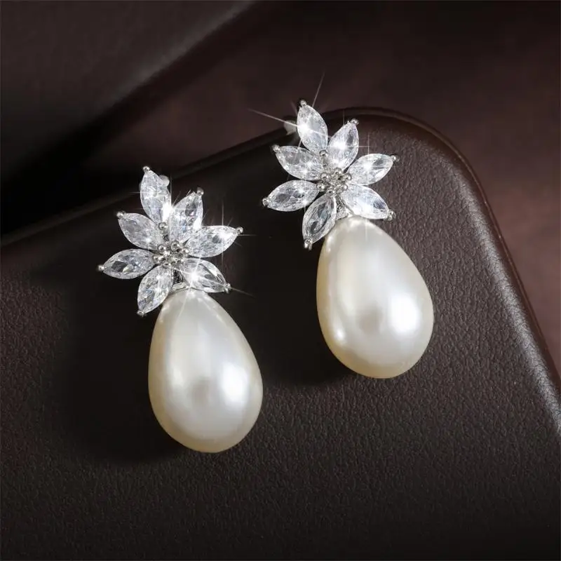 UILZ Retro Pearl Zircon Earrings For Women European And American Personality Simple And Versatile Bride Wedding Earring Jewelry
UILZ Retro Pearl Zircon Earrings For Women European And American Personality Simple And Versatile Bride Wedding Earring Jewelry