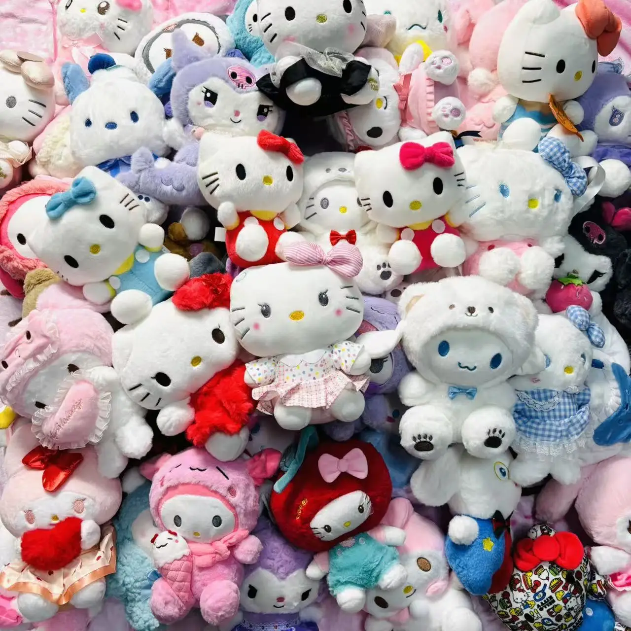 (Authorized) Sanrio Surprise Gift: A random plush blind box toy, cute Hello Kitty, Kuromi, Yugui Dog, Melody , Party gifts, Chri
(Authorized) Sanrio Surprise Gift: A random plush blind box toy, cute Hello Kitty, Kuromi, Yugui Dog, Melody , Party gifts, Chri
