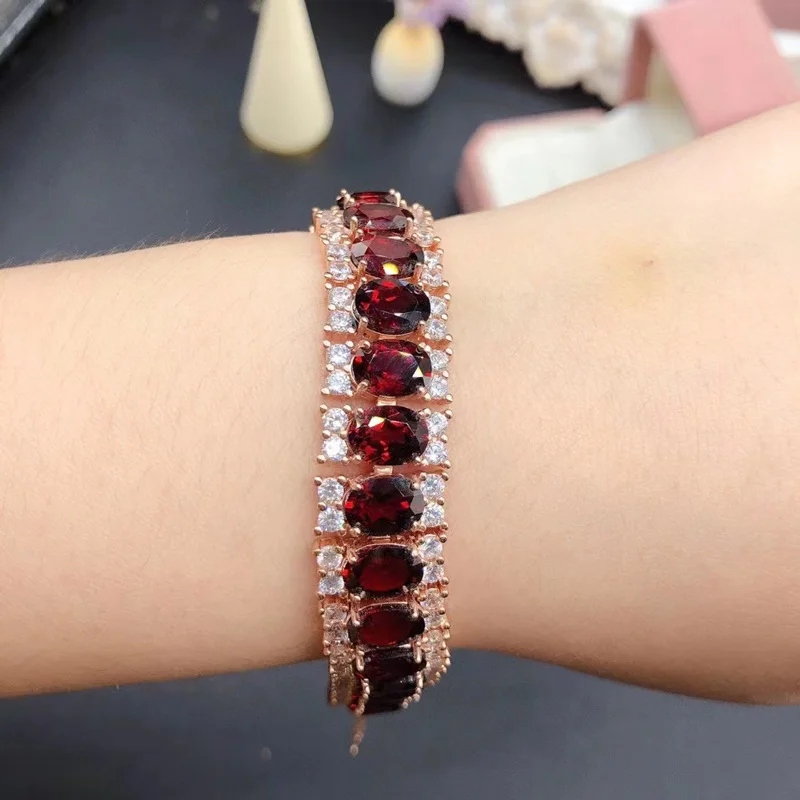 Solid 925 Silver Garnet Bracelet for Wedding 6mm*8mm VVS Grade Total 24ct Natural Garnet Gold Plating Bracelet
Solid 925 Silver Garnet Bracelet for Wedding 6mm*8mm VVS Grade Total 24ct Natural Garnet Gold Plating Bracelet