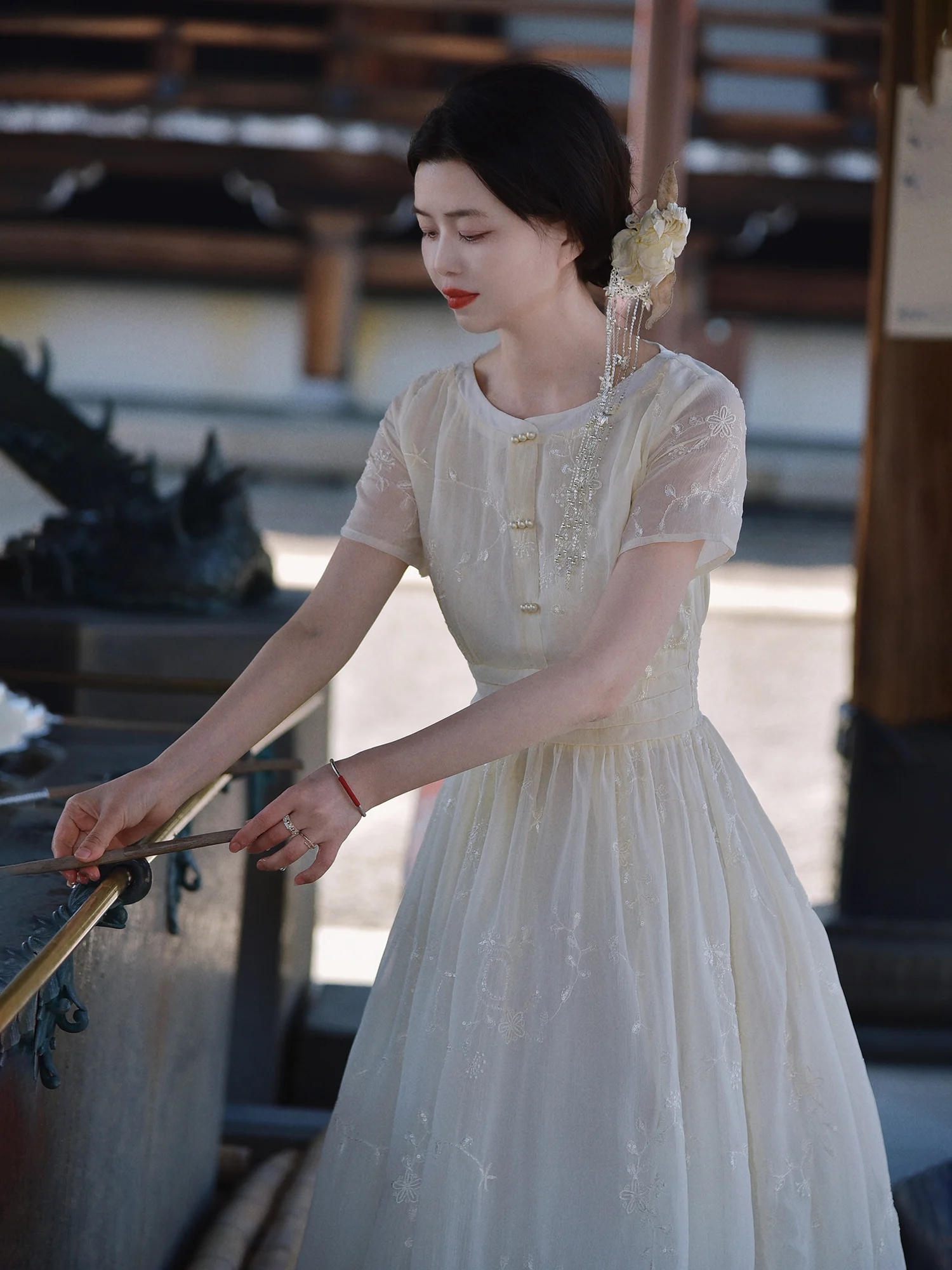 Элегантная юбка миди с жемчужной вышивкой в холодных тонах, дышащая, винтажная, для повседневной носки
Элегантная юбка миди с жемчужной вышивкой в холодных тонах, дышащая, винтажная, для повседневной носки