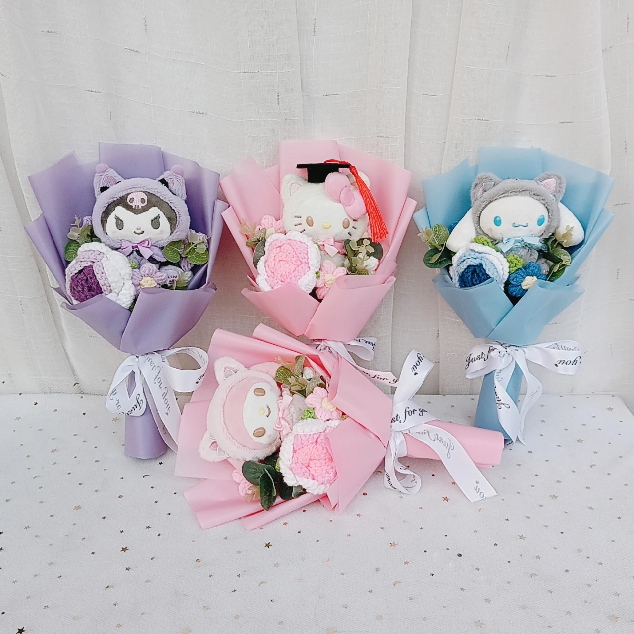 Аниме Sanrio Kuromi Hello Kitty вязаный крючком букет роз моя мелодия Cinnamoroll плюшевая кукла День учителя подарки на день рождения и выпускной
Аниме Sanrio Kuromi Hello Kitty вязаный крючком букет роз моя мелодия Cinnamoroll плюшевая кукла День учителя подарки на день рождения и выпускной