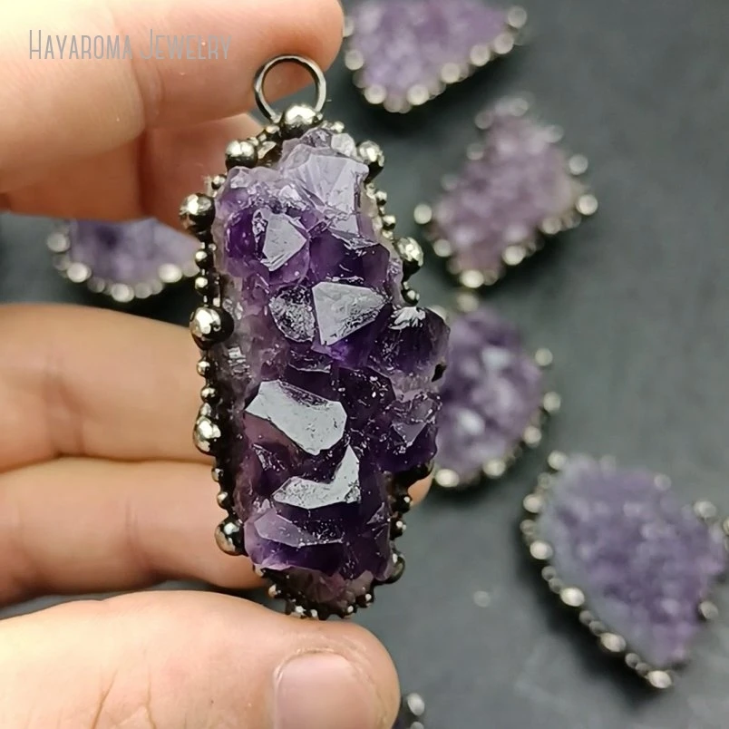 10Pcs Geometric Free Form Crystal Amethysts Druzy Cluster Antique Silver Color Soldered Jewelry Handmade Vintage Pendant
10Pcs Geometric Free Form Crystal Amethysts Druzy Cluster Antique Silver Color Soldered Jewelry Handmade Vintage Pendant